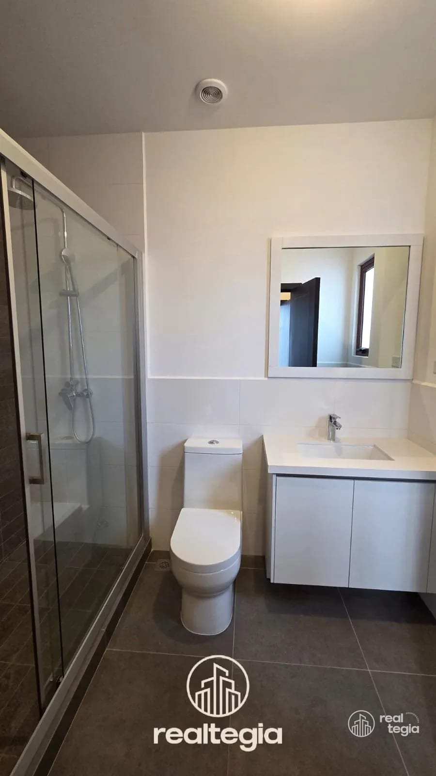 APARTAMENTO EN LIRIOS DE CAYALÁ ZONA 16 — Apartamento en Alquiler en Zona 16, Guatemala, Ciudad — foto 11 de 14