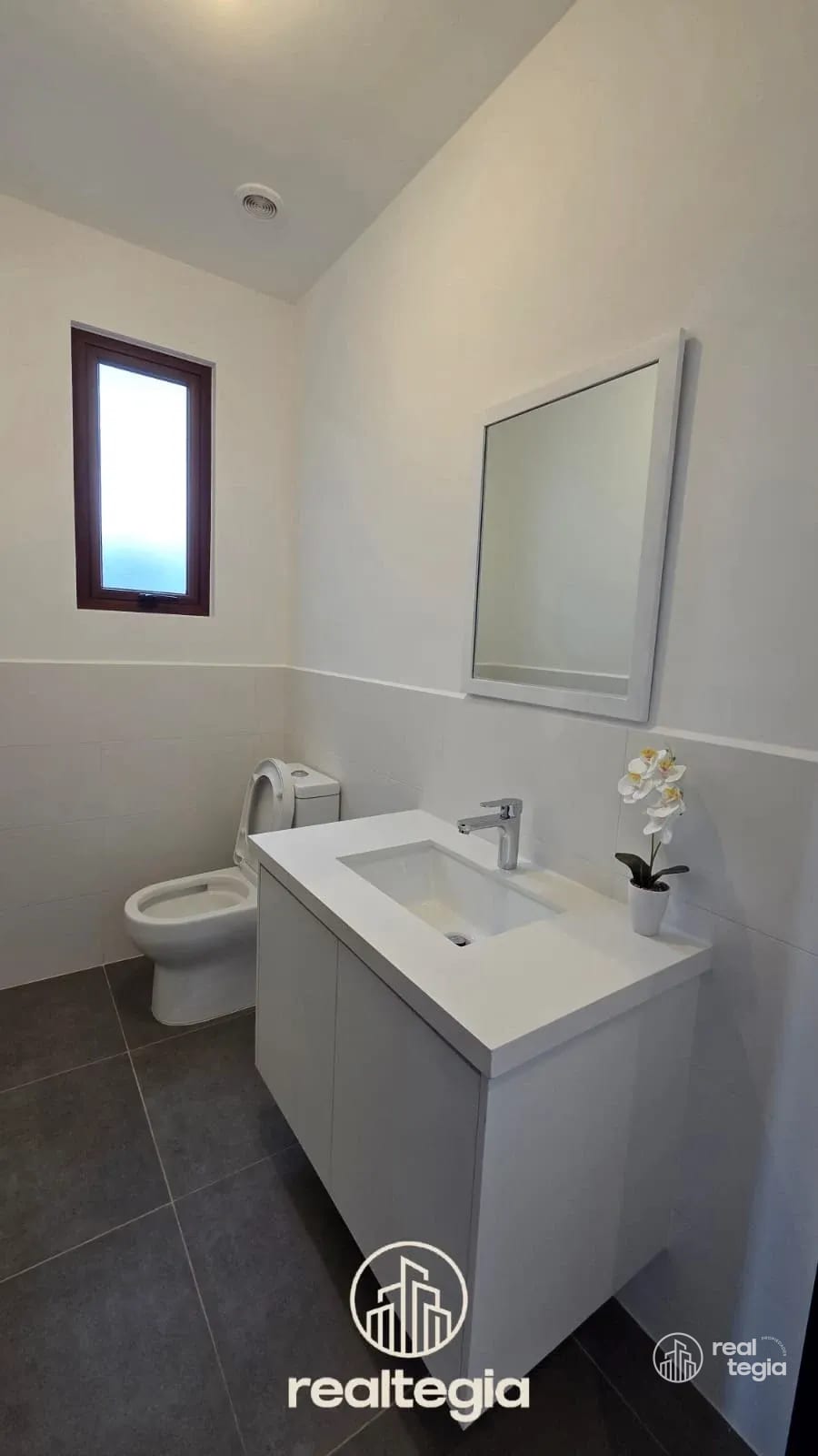 APARTAMENTO EN LIRIOS DE CAYALÁ ZONA 16 — Apartamento en Alquiler en Zona 16, Guatemala, Ciudad — foto 10 de 14