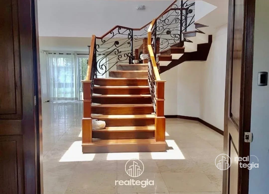 La Montaña Casa en Zona 16 — Casa en Alquiler en La Montaña, Zona 16, Guatemala, Ciudad — foto 1 de 17