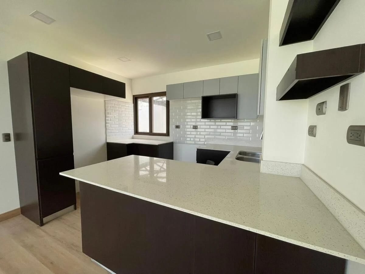 Vendo casa dentro de condominio en zona 15 — Casa en Venta en Zona 15, Guatemala, Ciudad — foto 5 de 10