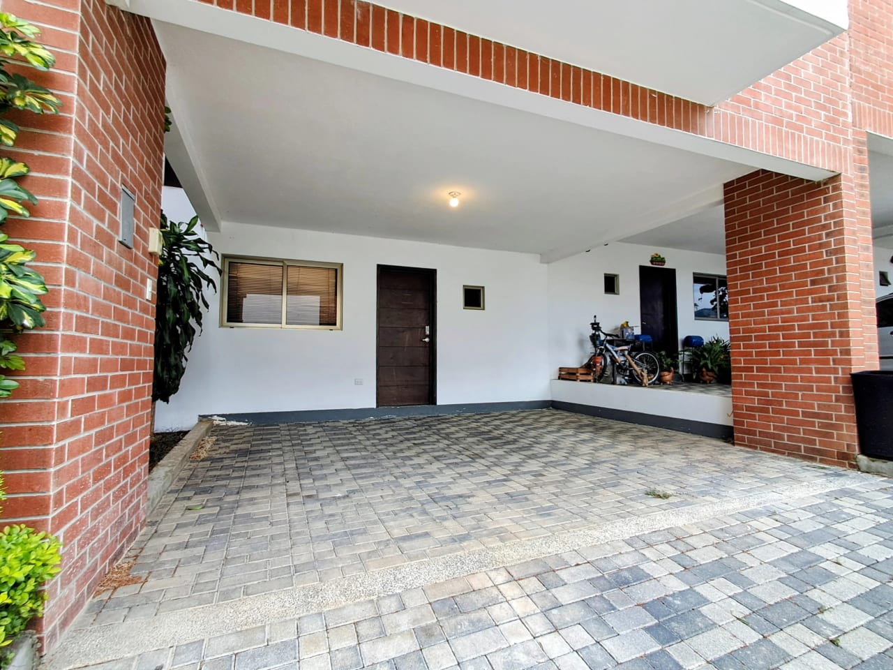 Casa en VENTA en Tanta Premier, Cuchilla del Carmen, Santa Catarina Pinula — Casa en Venta en Santa Catarina Pinula, Guatemala, Ciudad — foto 2 de 17
