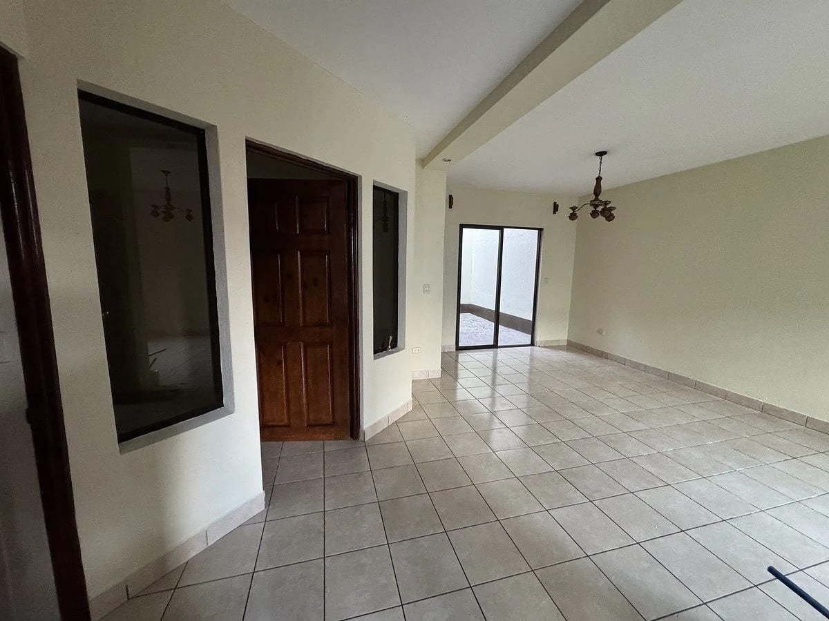 Casa en VENTA en Colinas del Prado, San José Pinula — Casa en Venta en Carretera a El Salvador, Guatemala, Ciudad — foto 2 de 8