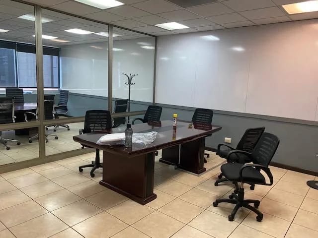Oficina en Venta Edificio Dubai Center zona 10 — Oficina en Venta en Dubai Center, Zona 10, Guatemala, Ciudad — foto 1 de 8