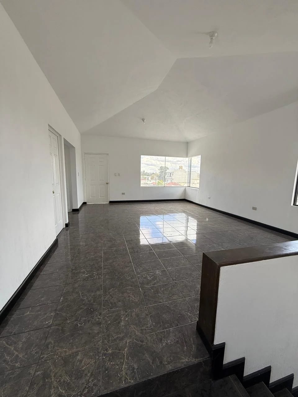 Casa recién remodelada en San Cristóbal — Casa en Venta en Pinares de San Cristobal, Zona 8 Mixco, Guatemala, Ciudad — foto 13 de 17