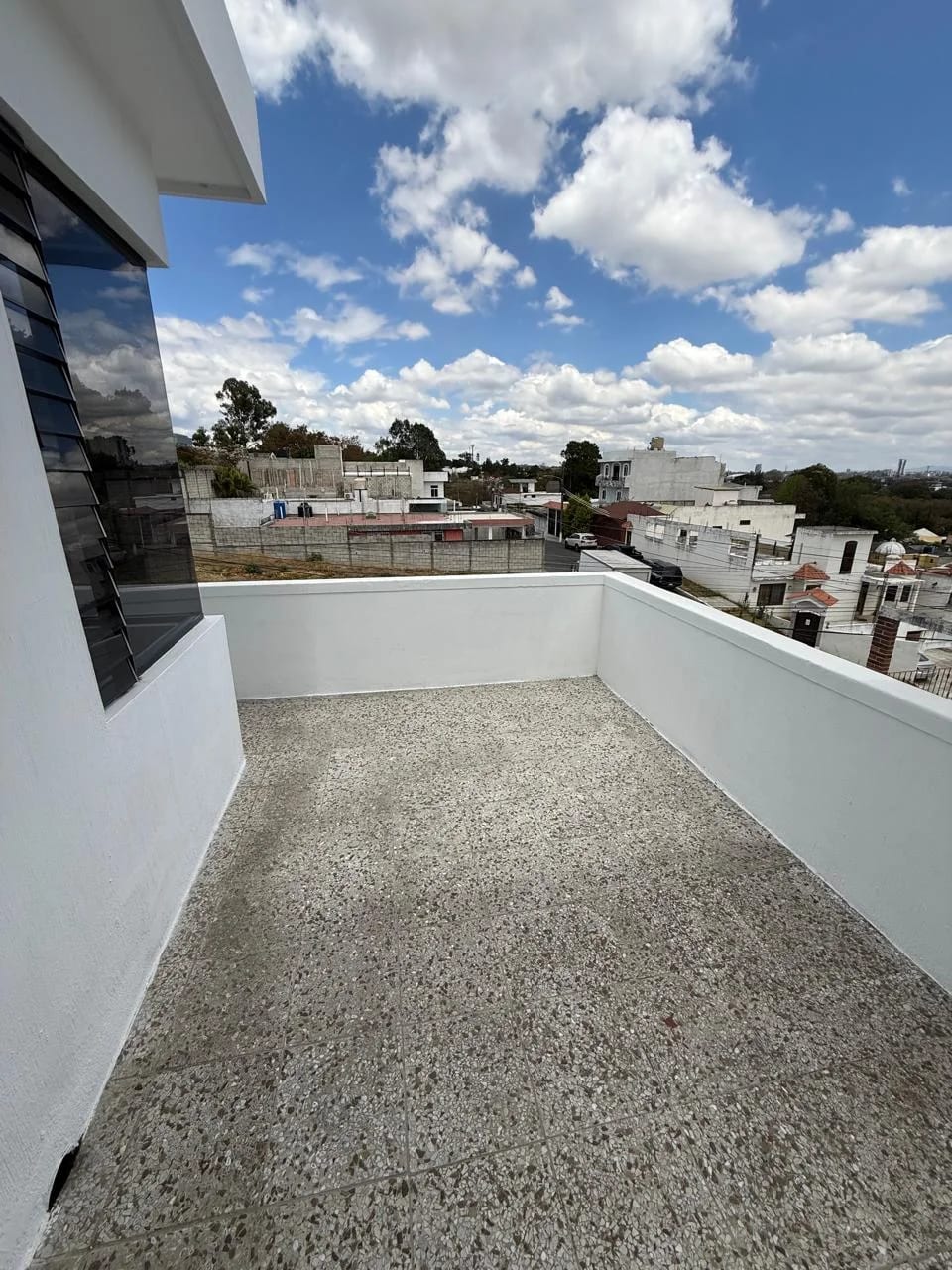 Casa recién remodelada en San Cristóbal — Casa en Venta en Pinares de San Cristobal, Zona 8 Mixco, Guatemala, Ciudad — foto 14 de 17