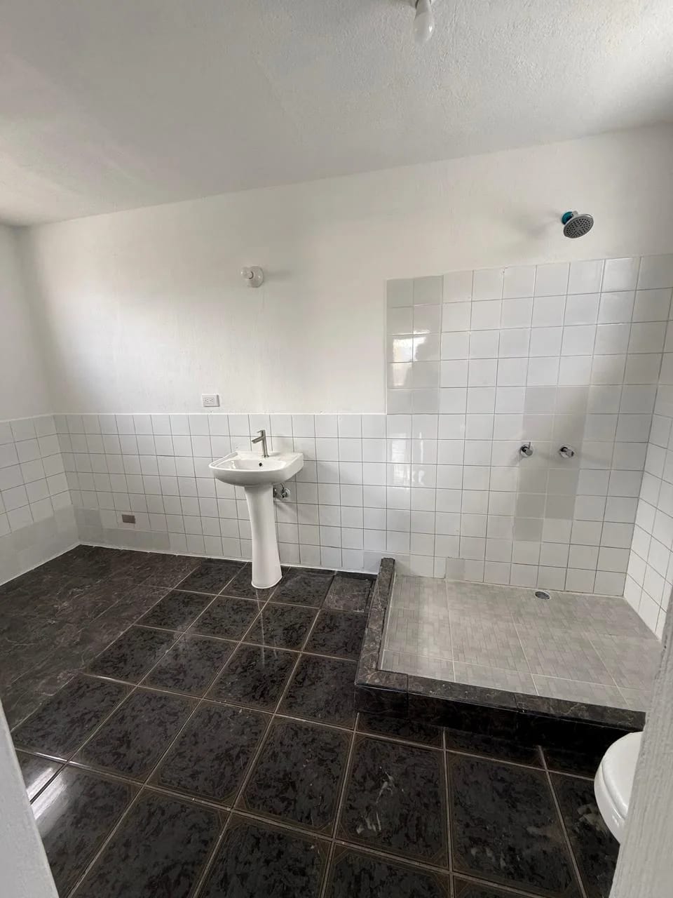 Casa recién remodelada en San Cristóbal — Casa en Venta en Pinares de San Cristobal, Zona 8 Mixco, Guatemala, Ciudad — foto 17 de 17