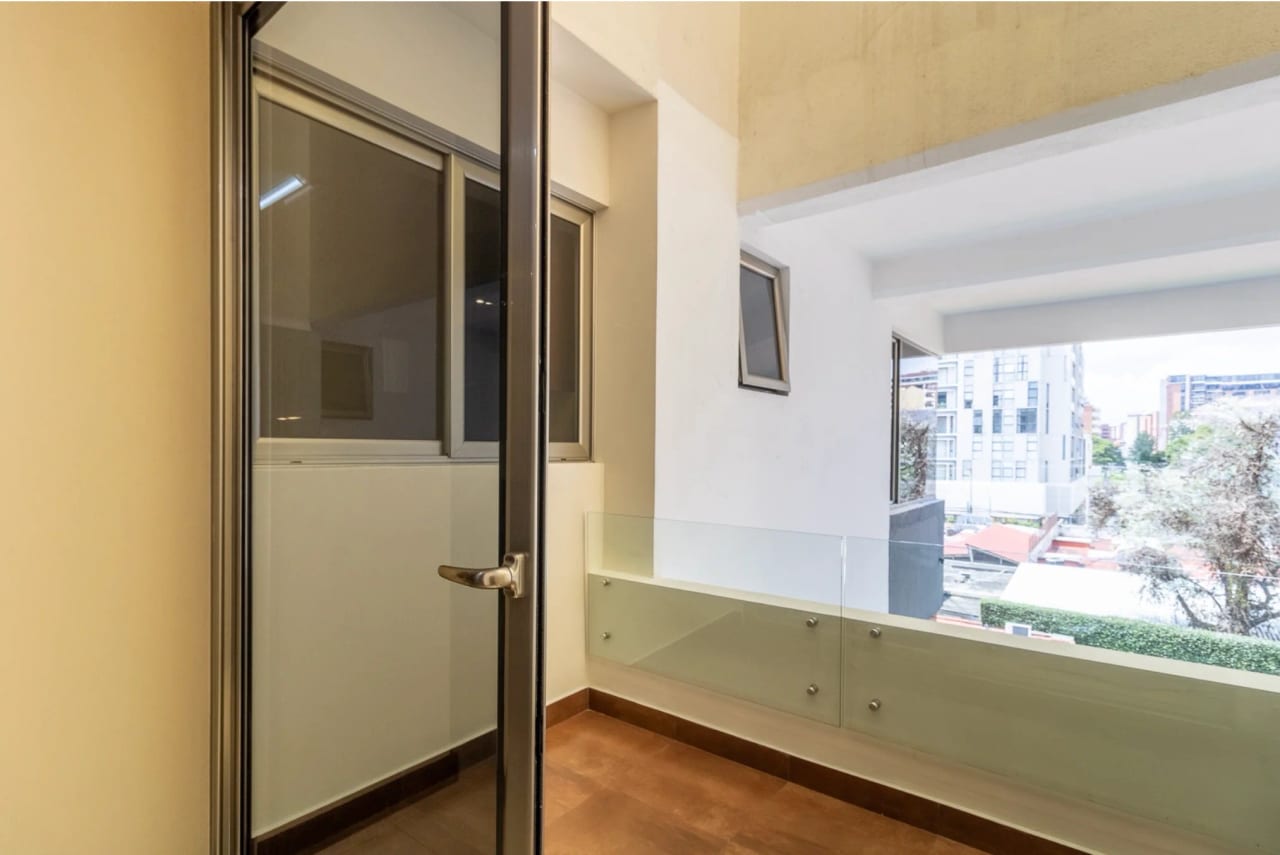 APARTAMENTO EN RENTA – EDIFICIO COBELLA, ZONA 14 — Apartamento en Alquiler en Cobella, Zona 14, Guatemala, Ciudad — foto 9 de 10