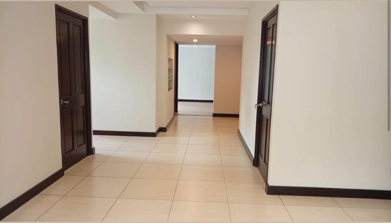 Oficina en Renta - Edificio Cobella Zona 14 — Oficina en Alquiler en Cobella, Zona 14, Guatemala, Ciudad — foto 1 de 10