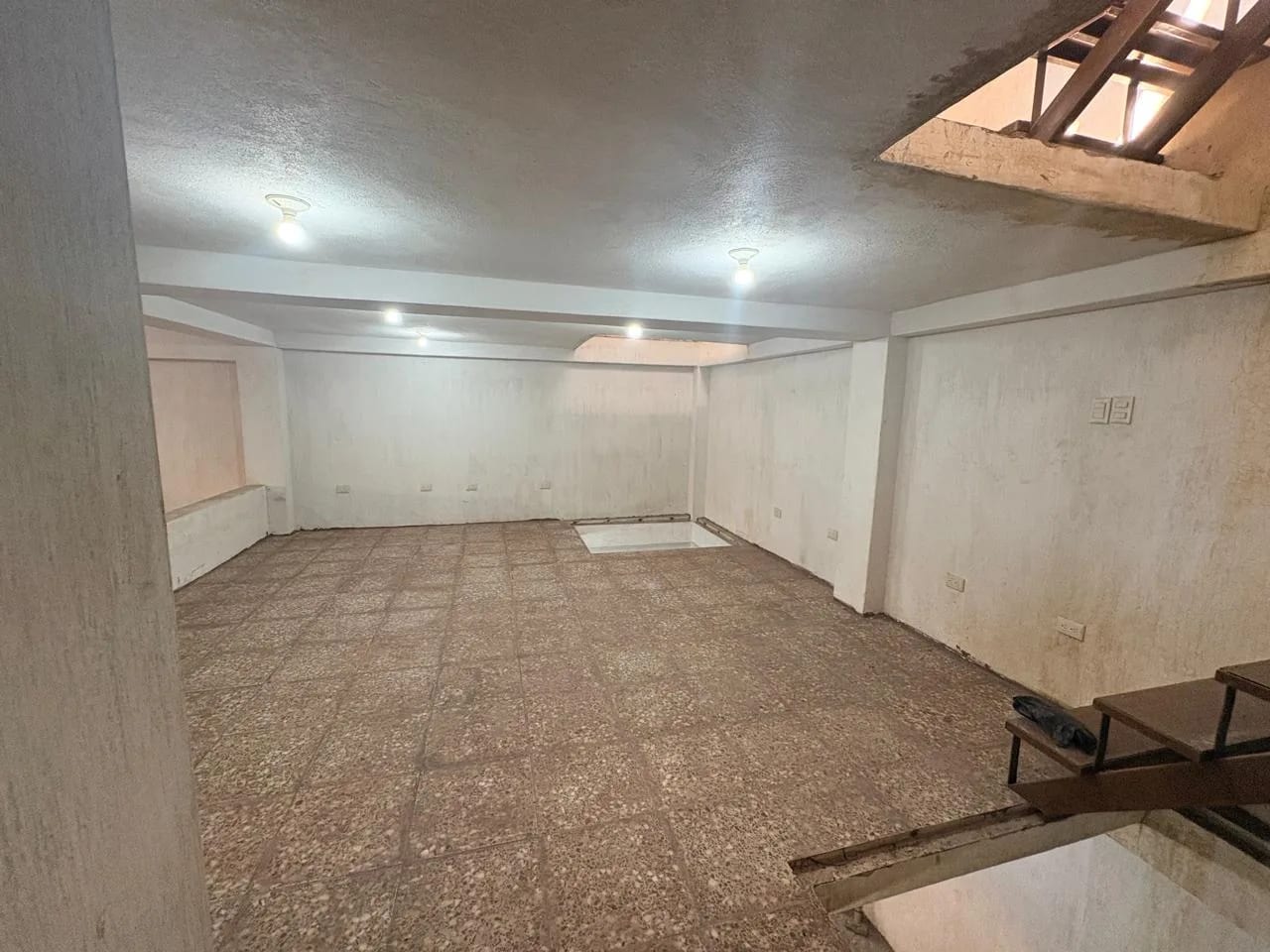 EDIFICIO NUEVO DE TRES NIVELES EN VENTA – AVENIDA BOLÍVAR — Edificio en Venta en Zona 8, Guatemala, Ciudad — foto 3 de 8
