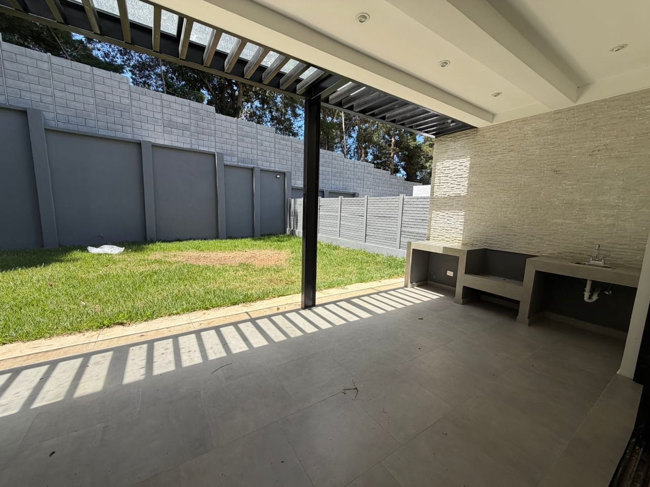 Casa en Renta | la Reserva, Santa Rosalía – KM 12 CES — Casa en Alquiler en Santa Rosalia La Laguna, Carretera a El Salvador, Guatemala, Ciudad — foto 4 de 16
