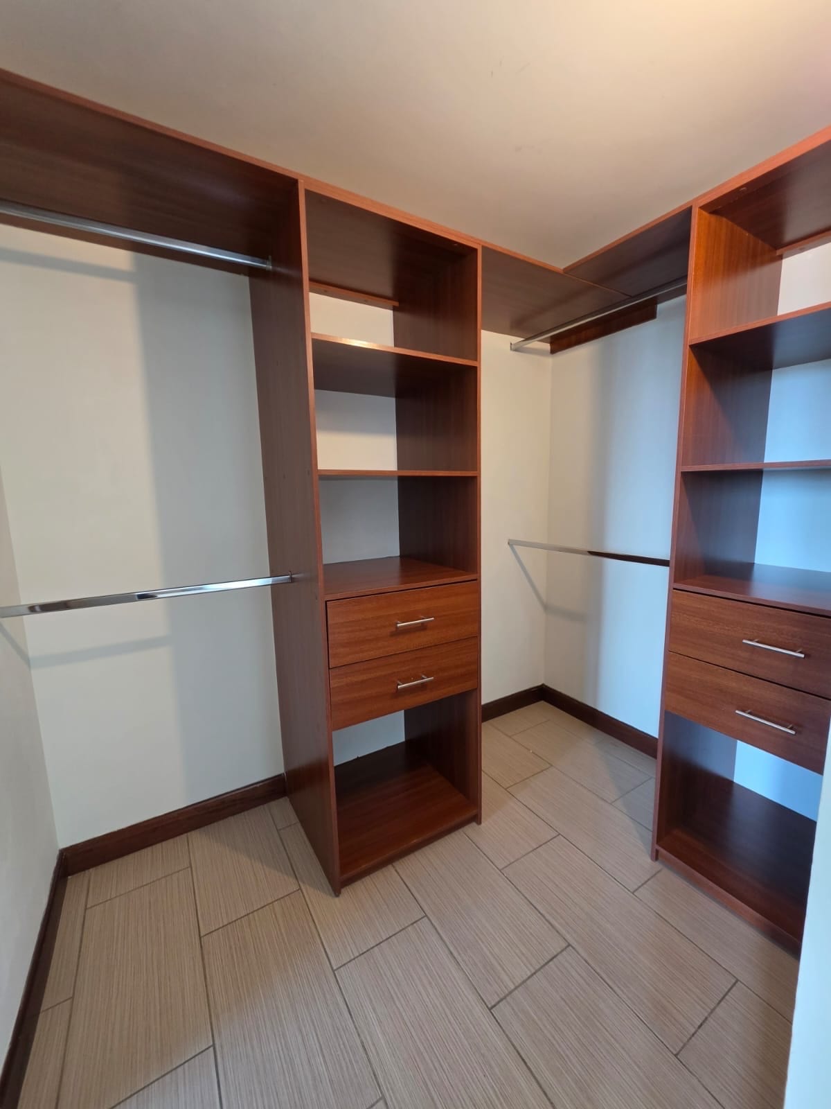Apartamento en Renta - Condado La Villa Zona 14 — Apartamento en Alquiler en Condado La Villa, Zona 14, Guatemala, Ciudad — foto 11 de 17