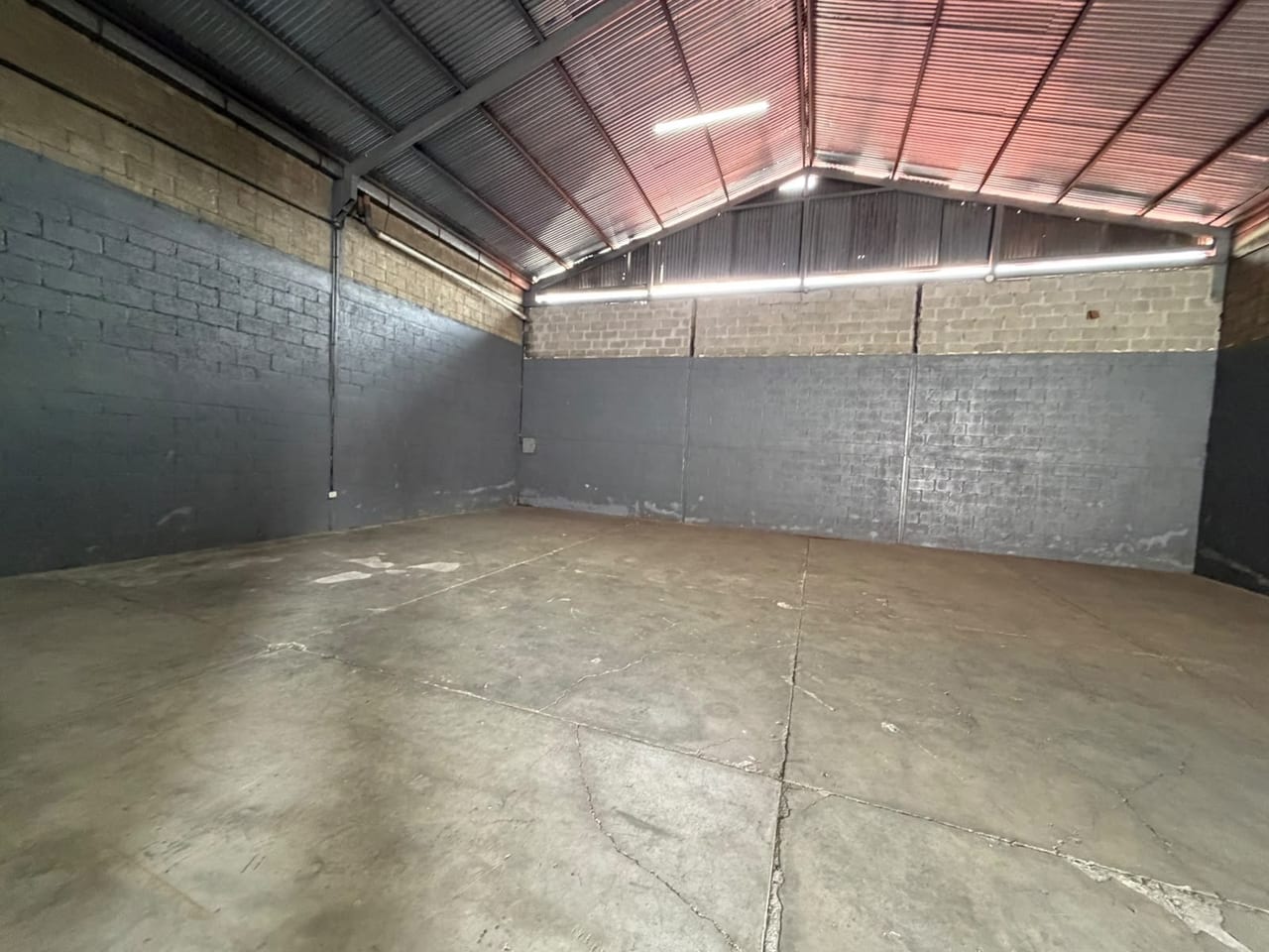 Bodega en Renta en Zona 12 — Bodega / Ofibodega en Alquiler en Zona 12, Guatemala, Ciudad — foto 1 de 7