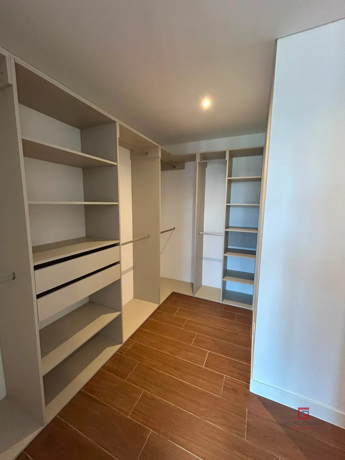 Espectacular apartamento en renta Ferré Diez — Apartamento en Alquiler en Ferré Diez, Zona 10, Guatemala, Ciudad — foto 9 de 16