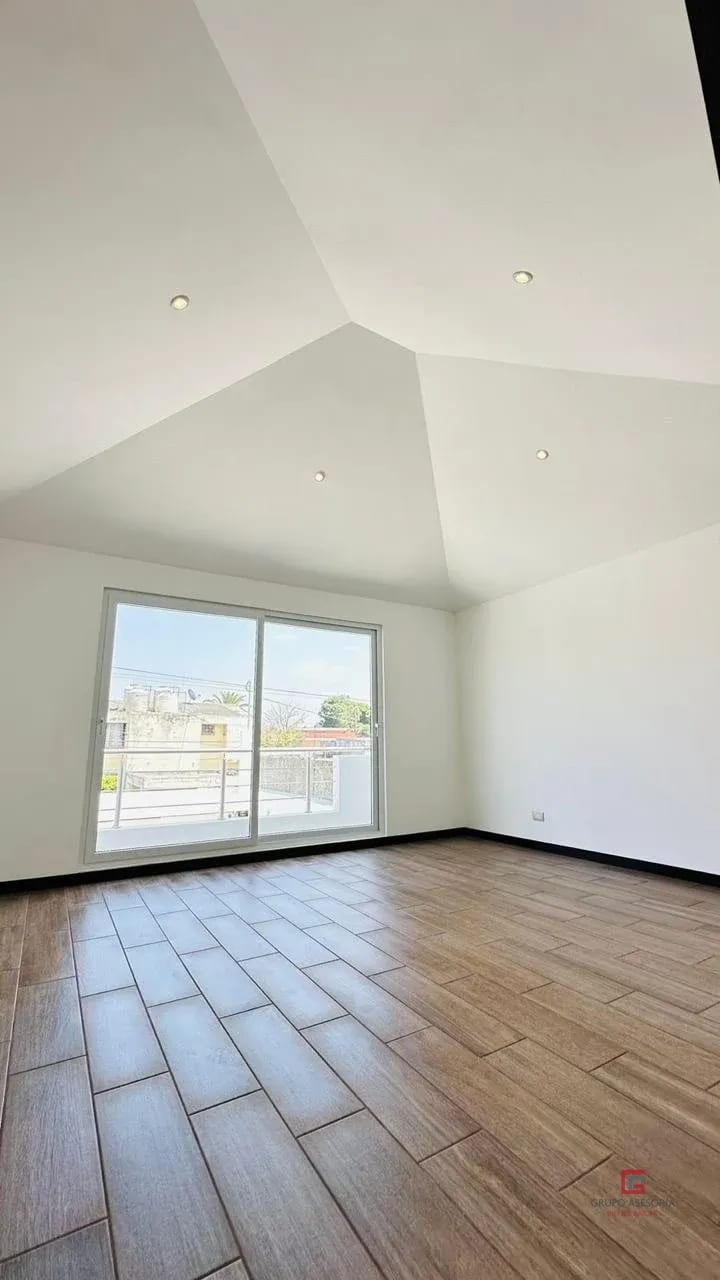 Moderna Casa en Venta Sector B1 San Cristóbal — Casa en Venta en Zona 8 Mixco, Guatemala, Ciudad — foto 1 de 16
