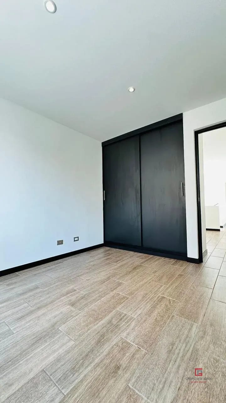 Moderna Casa en Venta Sector B1 San Cristóbal — Casa en Venta en Zona 8 Mixco, Guatemala, Ciudad — foto 6 de 16