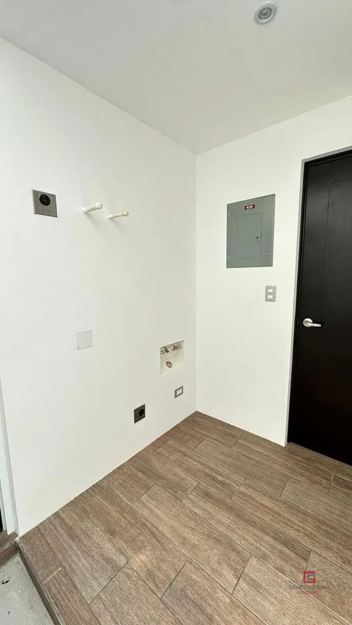 Moderna Casa en Venta Sector B1 San Cristóbal — Casa en Venta en Zona 8 Mixco, Guatemala, Ciudad — foto 12 de 16