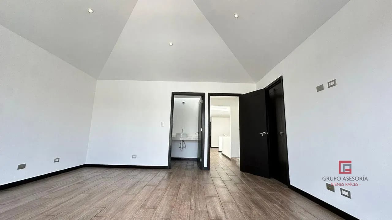 Moderna Casa en Venta Sector B1 San Cristóbal — Casa en Venta en Zona 8 Mixco, Guatemala, Ciudad — foto 15 de 16