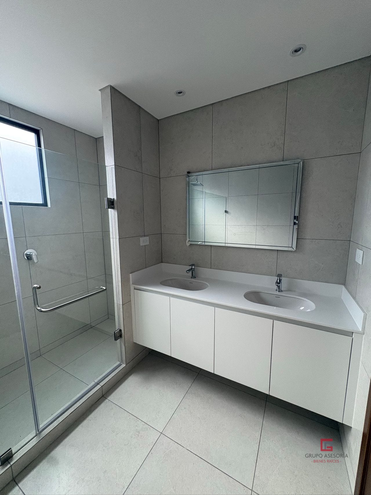 Apartamento en renta Ferré Diez zona 10 — Apartamento en Alquiler en Ferré Diez, Zona 10, Guatemala, Ciudad — foto 13 de 17