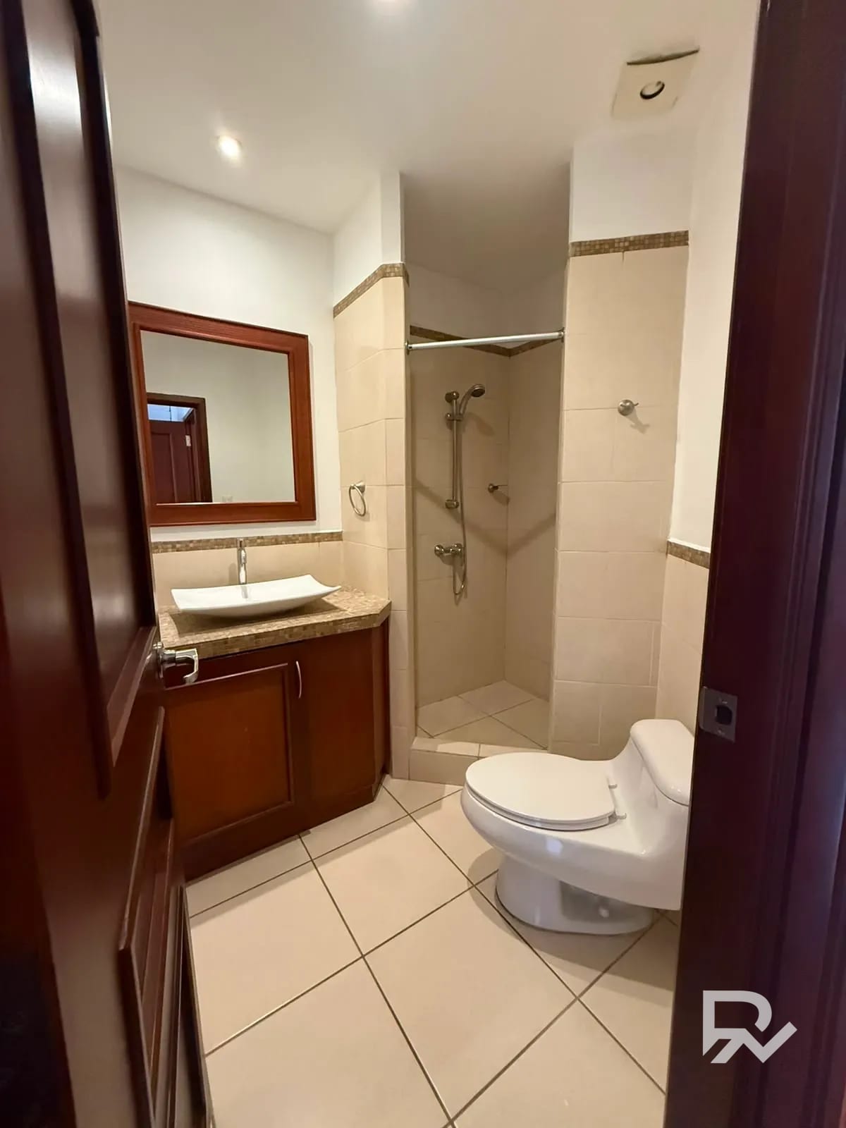 Venta de amplió apartamento en zona 14 La Villa — Apartamento en Venta en Zona 14, Guatemala, Ciudad — foto 5 de 17
