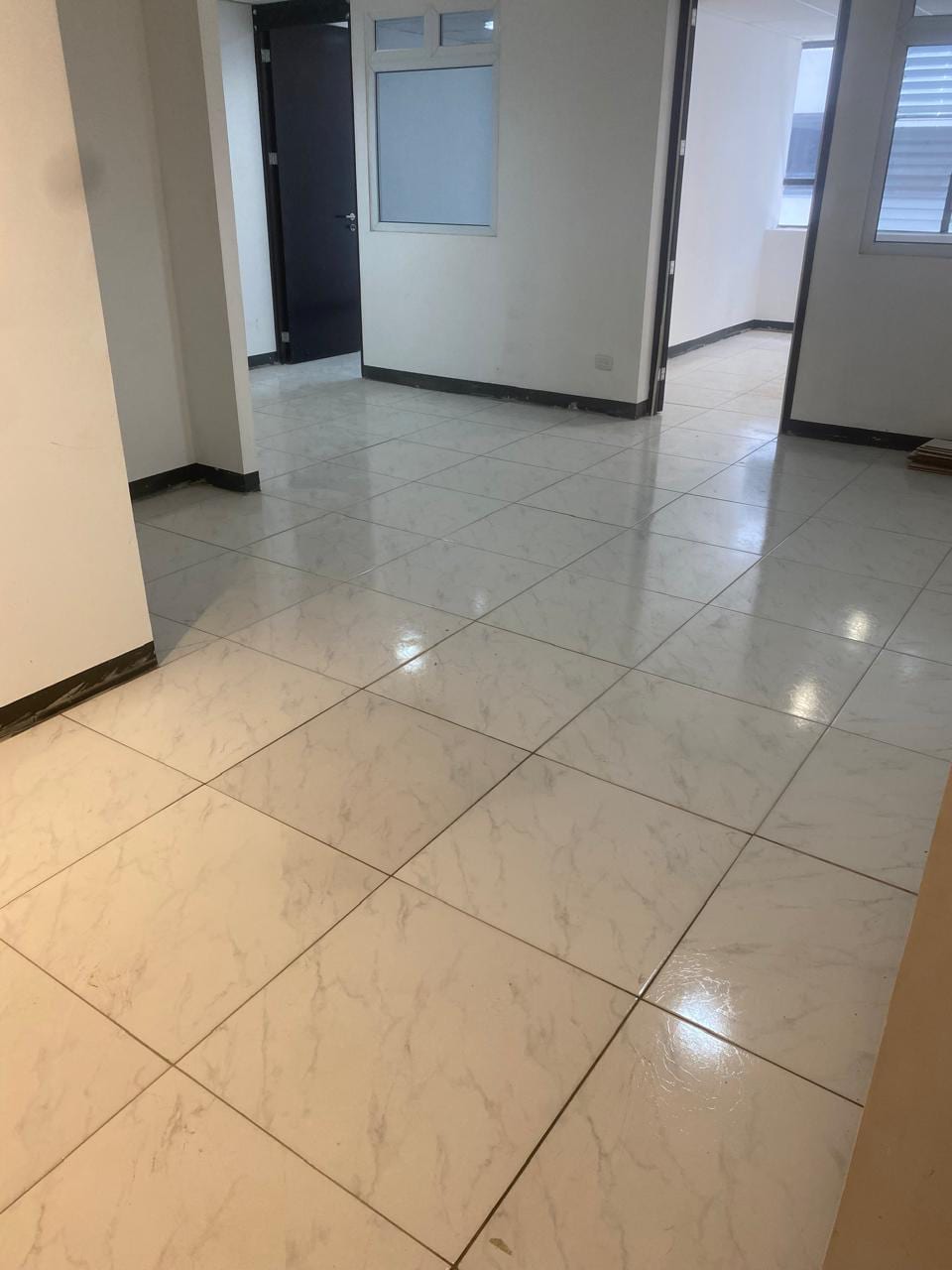 Oficina en Renta Z 10 Centro Empresarial — Oficina en Alquiler en Centro Empresarial, Zona 10, Guatemala, Ciudad — foto 3 de 13