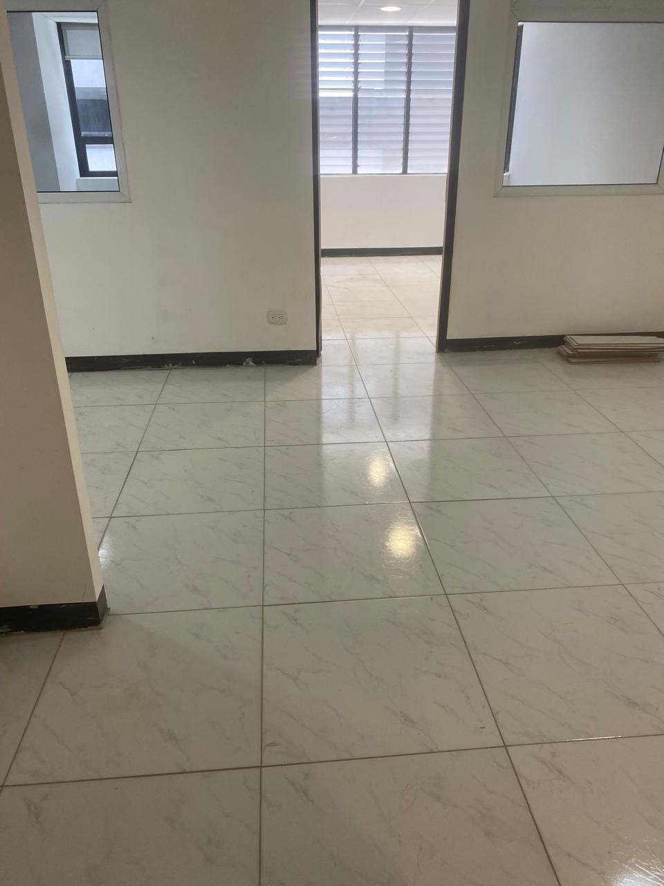 Oficina en Renta Z 10 Centro Empresarial — Oficina en Alquiler en Centro Empresarial, Zona 10, Guatemala, Ciudad — foto 9 de 13
