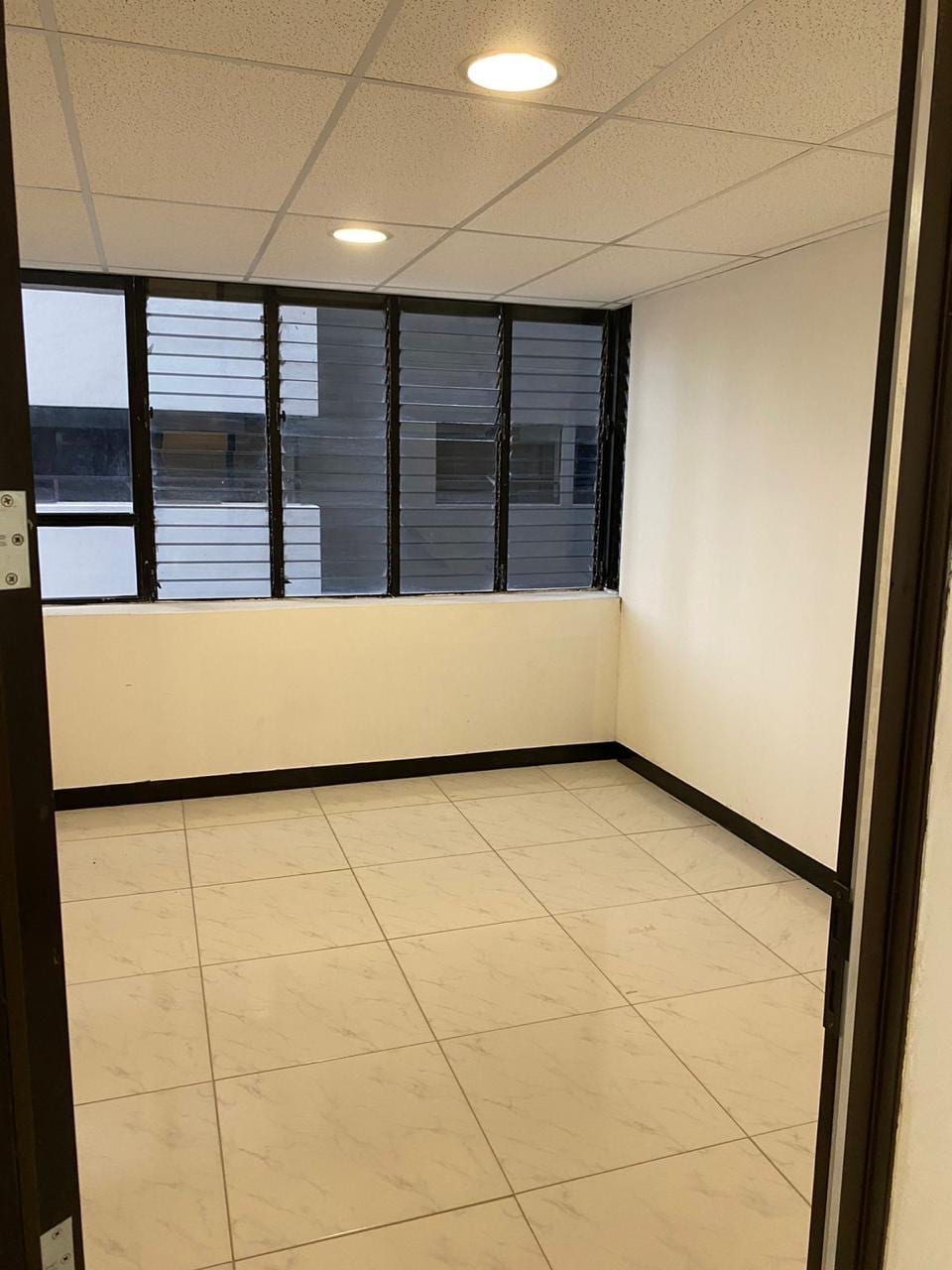 Oficina en Renta Z 10 Centro Empresarial — Oficina en Alquiler en Centro Empresarial, Zona 10, Guatemala, Ciudad — foto 10 de 13