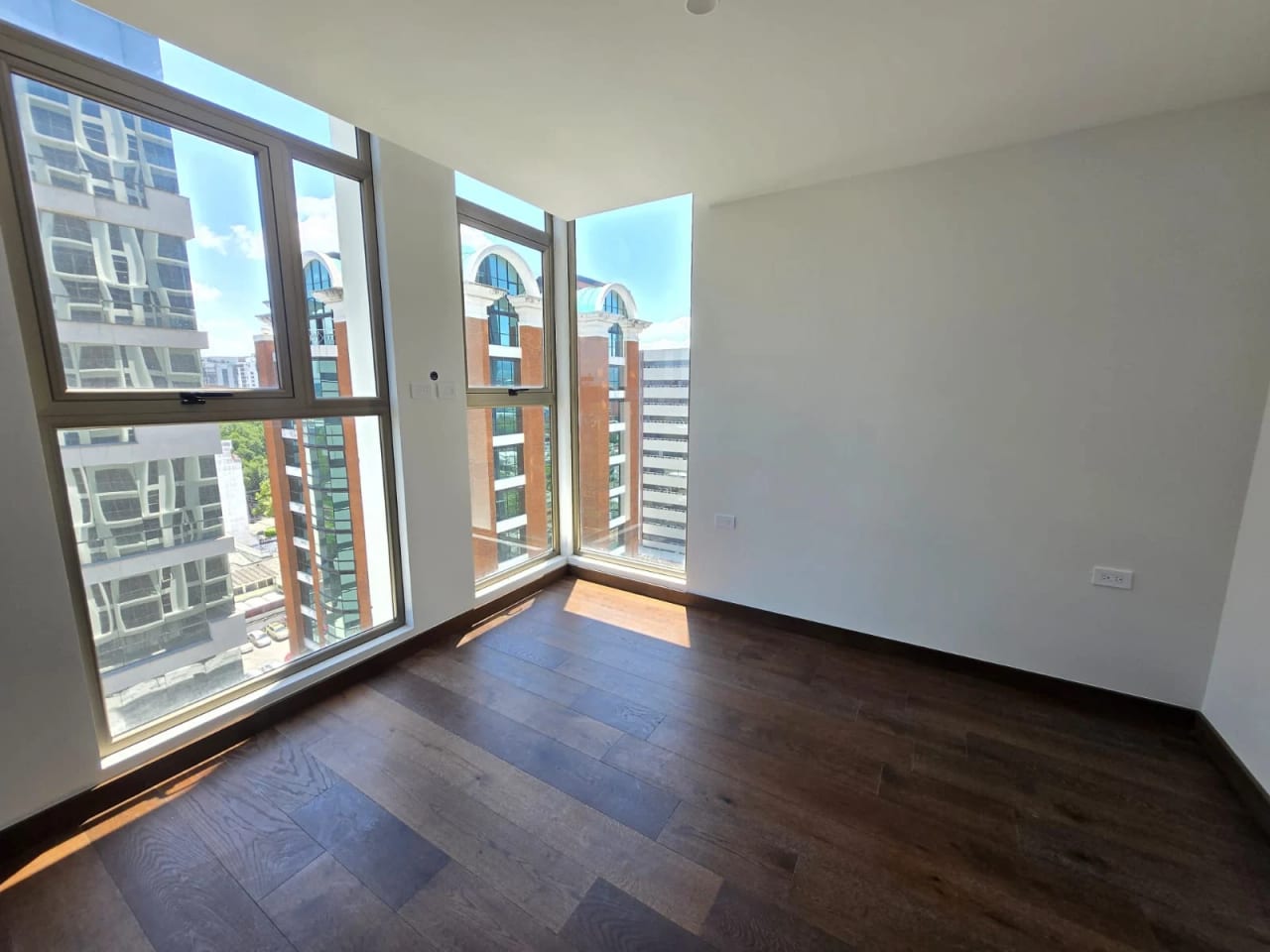 Apartamento nuevo en renta Edificio Atarah corazón de zona 10 — Apartamento en Alquiler en Zona 10, Guatemala, Ciudad — foto 7 de 9