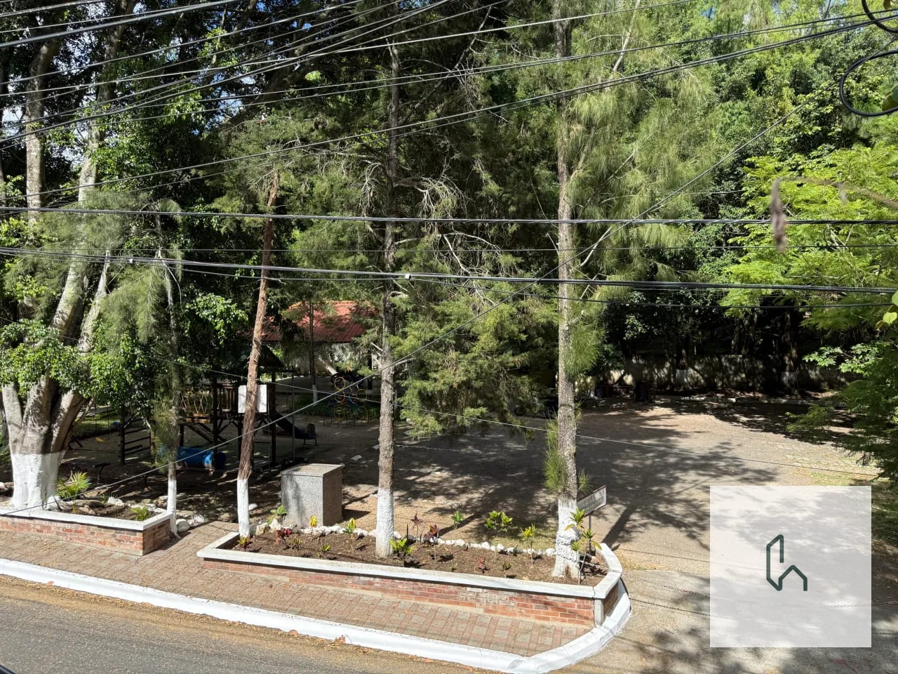 Casa con Terraza Frente al Parque - Lomas del Bosque Z. 11 de Mixco — Casa en Alquiler en Zona 11 Mixco, Guatemala, Ciudad — foto 2 de 15