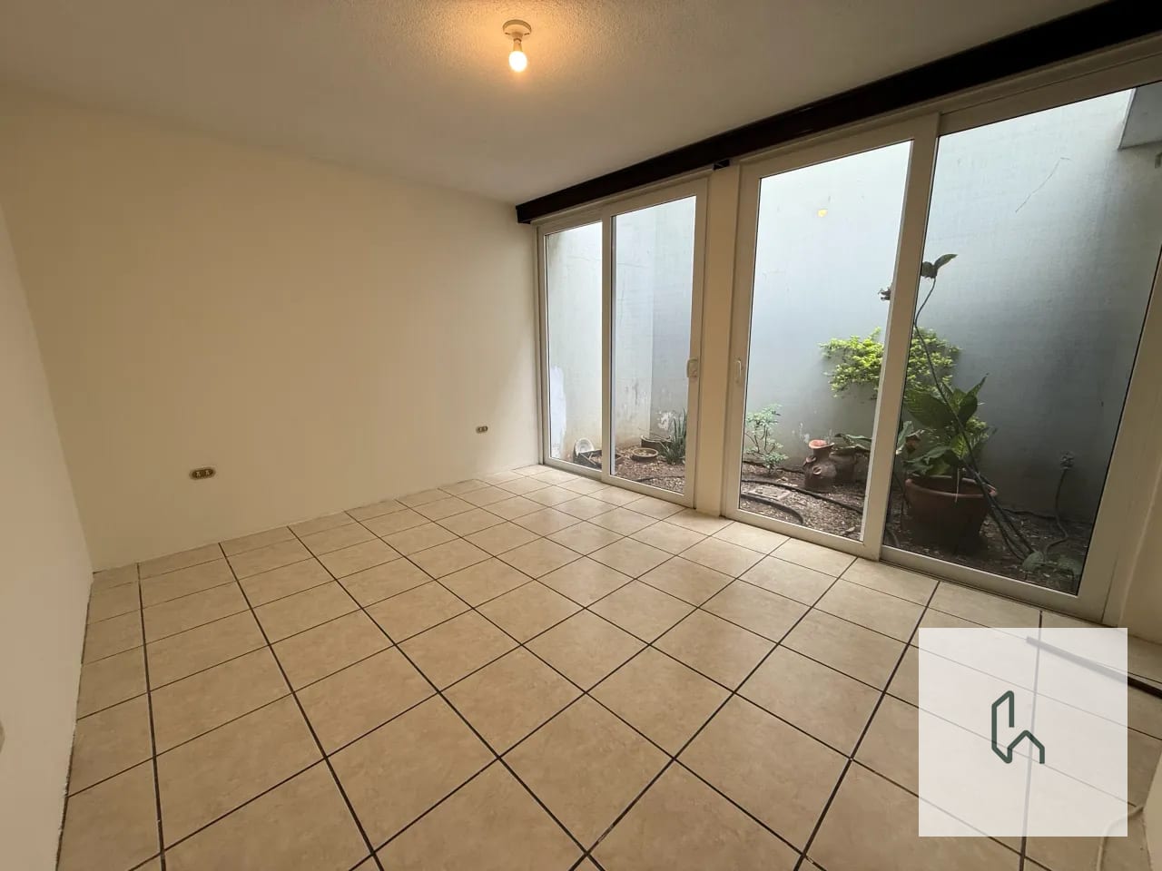 Casa con Terraza Frente al Parque - Lomas del Bosque Z. 11 de Mixco — Casa en Alquiler en Zona 11 Mixco, Guatemala, Ciudad — foto 11 de 15
