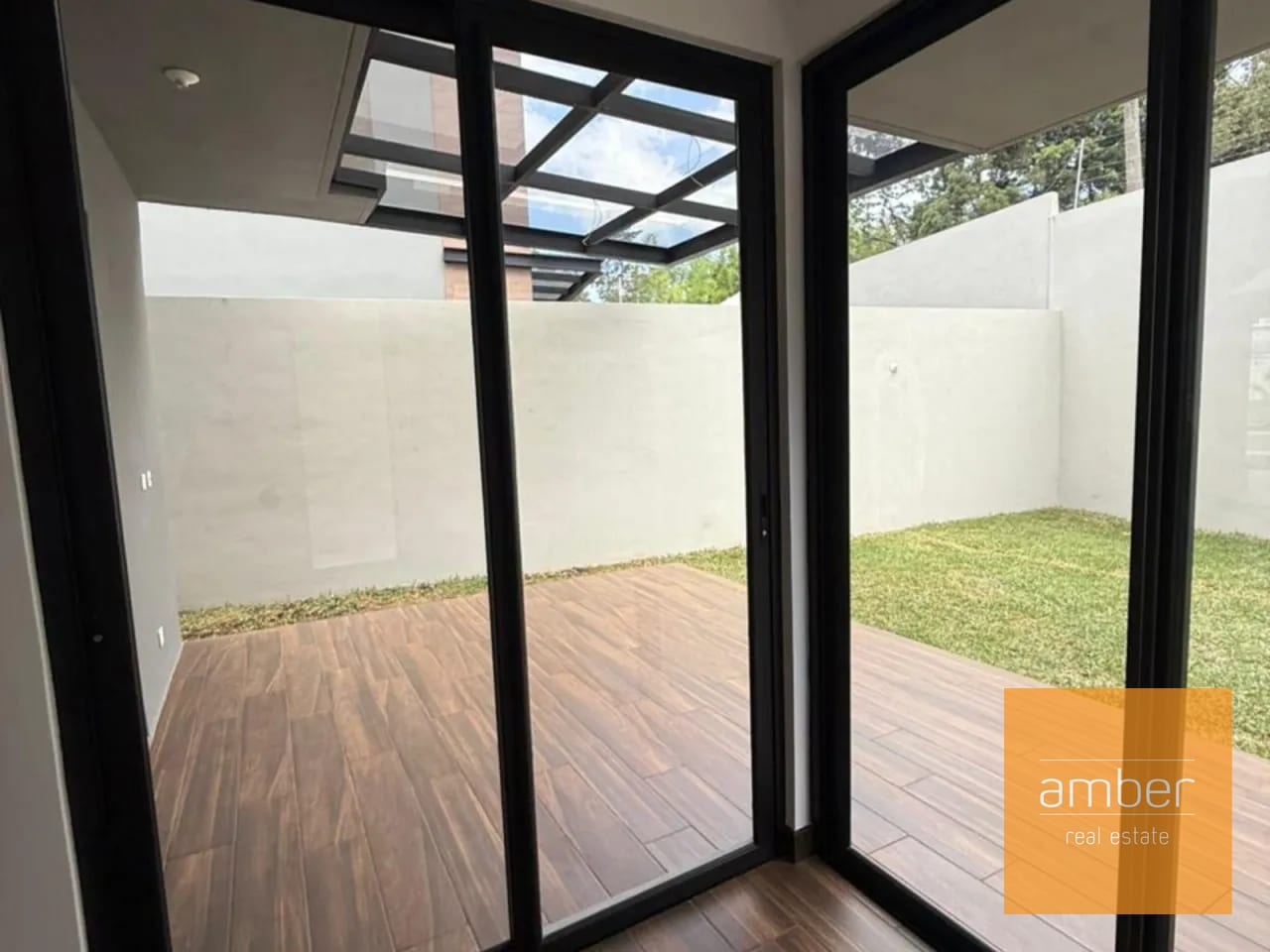Casa en Lugana San Isidro, zona 16 — Casa en Alquiler en Zona 16, Guatemala, Ciudad — foto 2 de 5