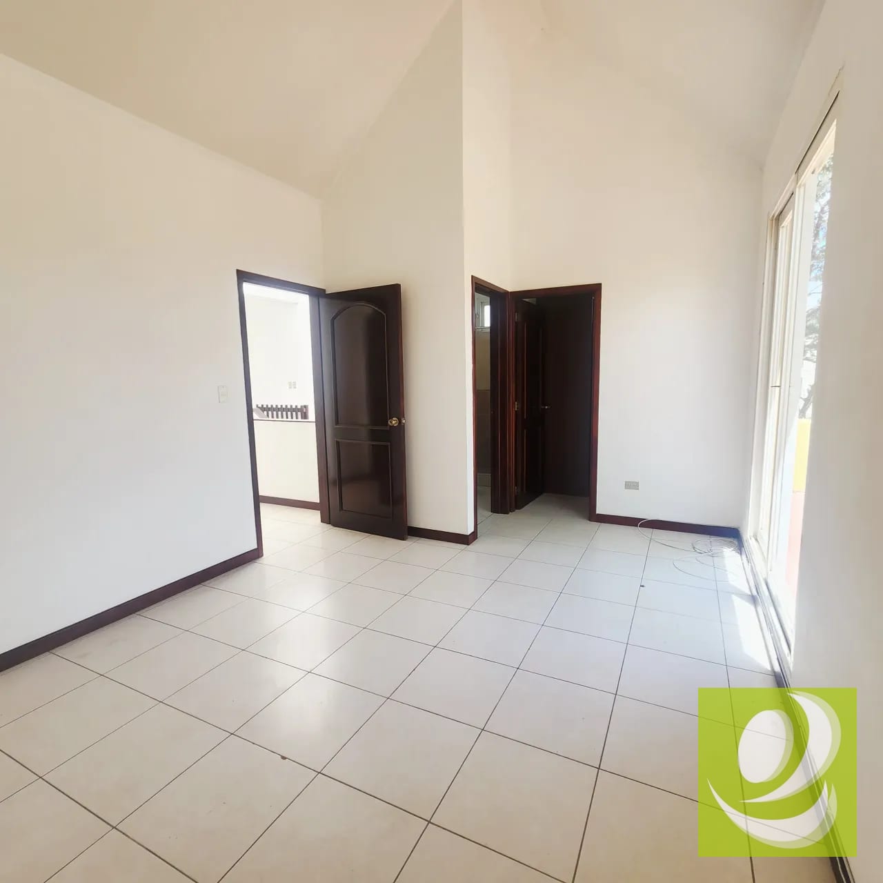 Vendo Casa en CAES ENTRE VERDES — Casa en Venta en Entreverdes, Carretera a El Salvador, Guatemala, Ciudad — foto 3 de 9