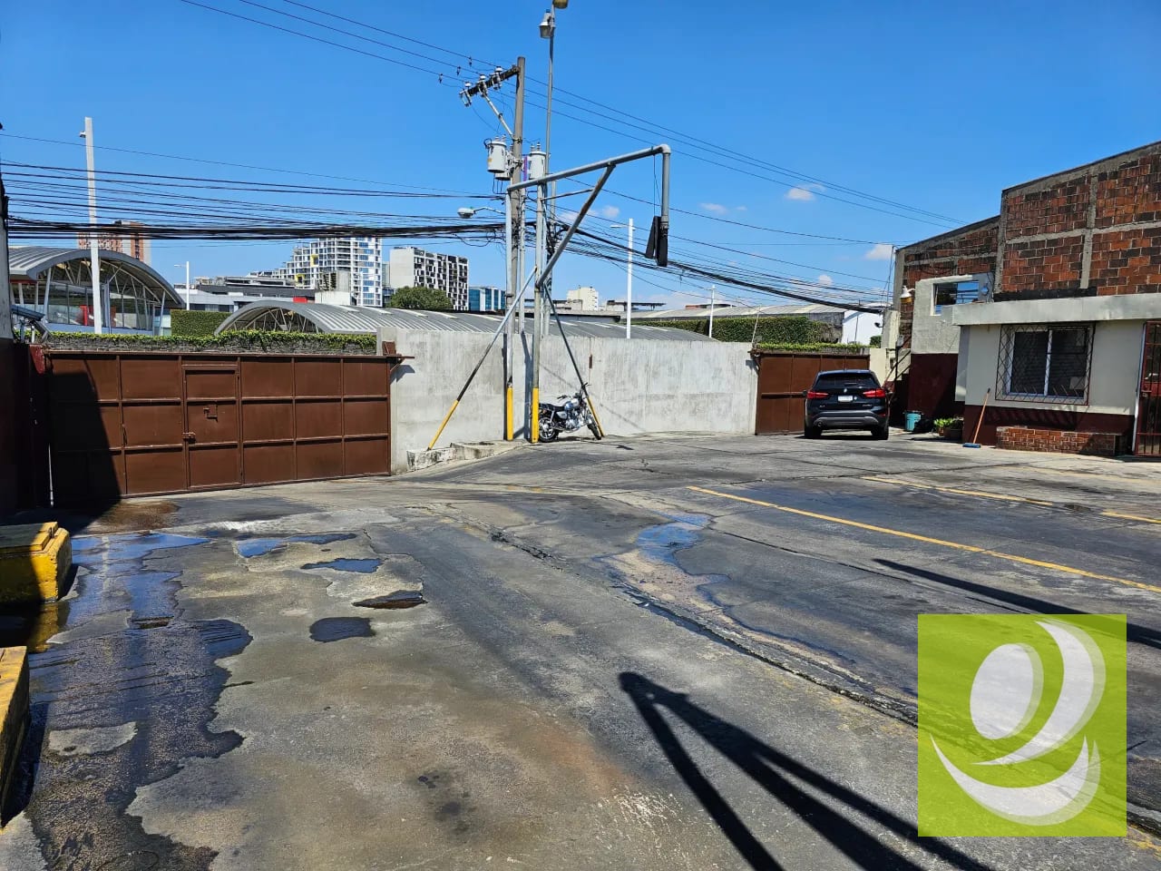 📍 Terreno Comercial con Oficina y bodega pequeña en Renta – Zona 5, Ciudad de Guatemala Precio de renta: USD 5,600 mensuales Código: PAT-006-05-23 — Terreno en Alquiler en Zona 5, Guatemala, Ciudad — foto 1 de 12