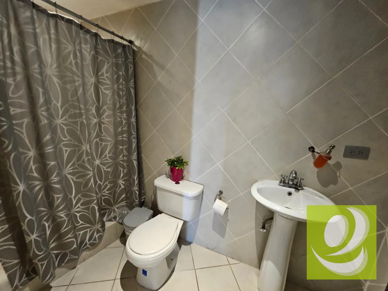 📍 Terreno Comercial con Oficina y bodega pequeña en Renta – Zona 5, Ciudad de Guatemala Precio de renta: USD 5,600 mensuales Código: PAT-006-05-23 — Terreno en Alquiler en Zona 5, Guatemala, Ciudad — foto 6 de 12