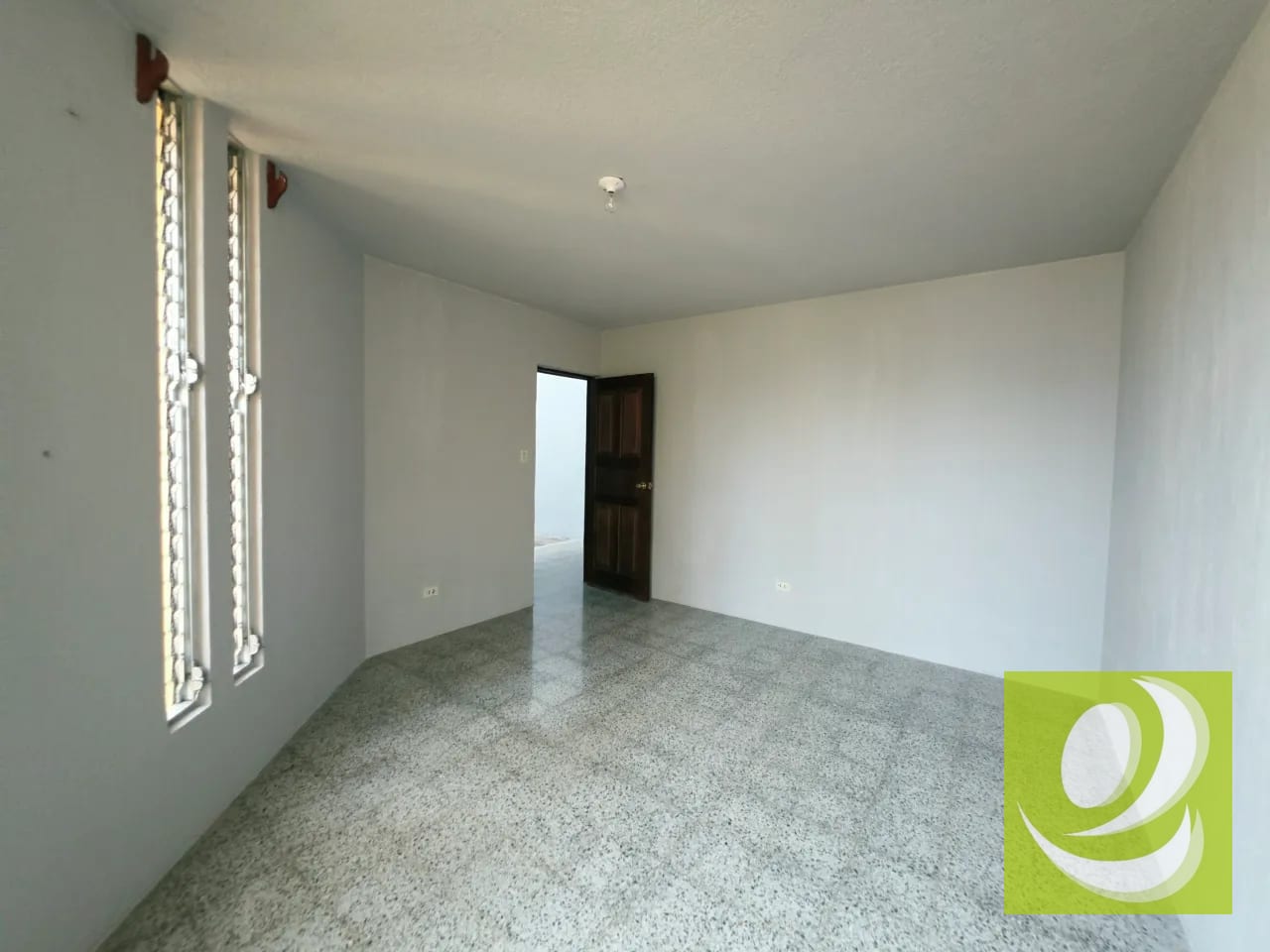 CASA GRANDE EN VENTA EN PINARES DE SAN CRISTOBAL — Casa en Venta en Pinares de San Cristobal, Zona 8 Mixco, Guatemala, Ciudad — foto 3 de 14