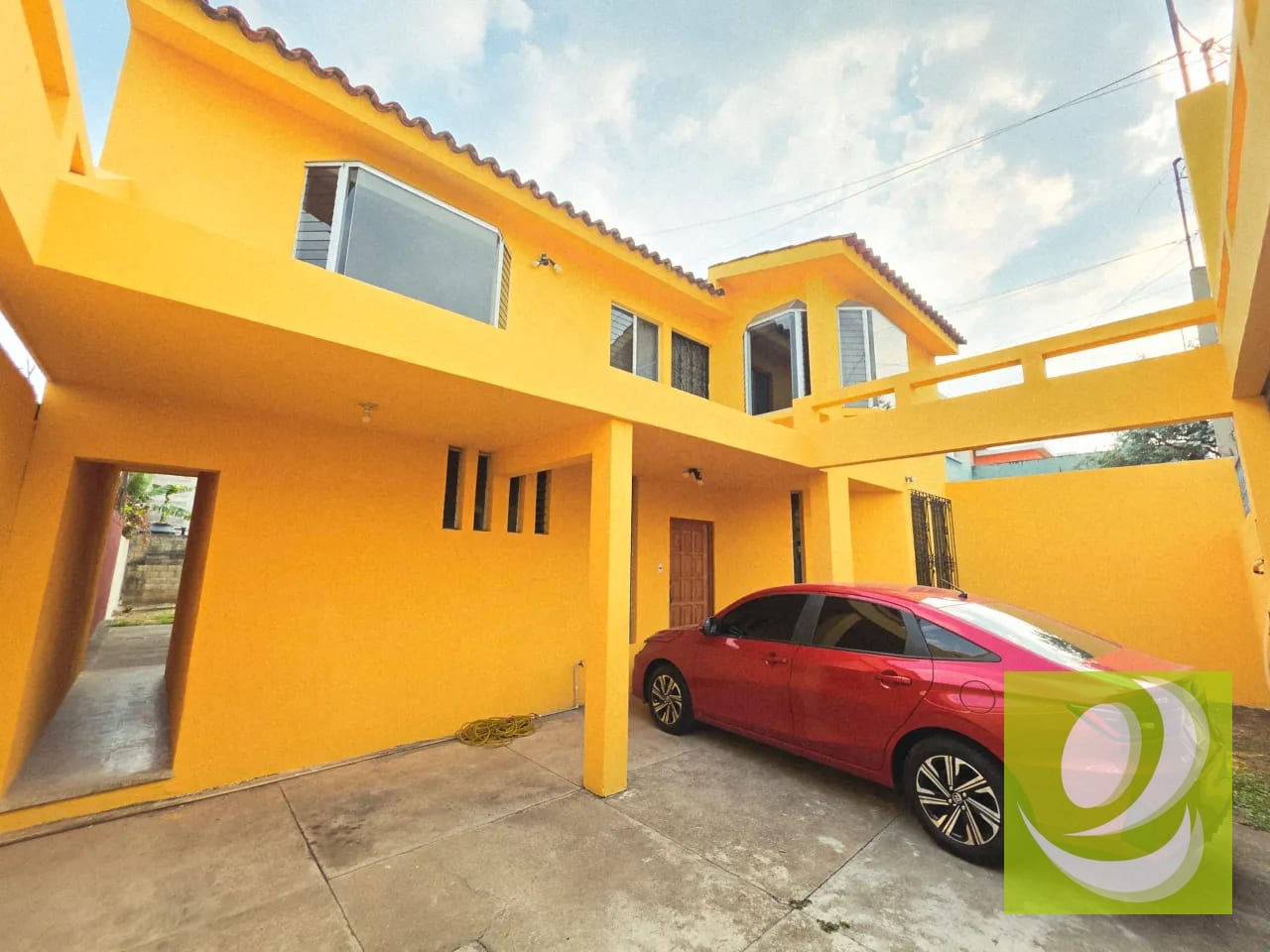 CASA GRANDE EN VENTA EN PINARES DE SAN CRISTOBAL — Casa en Venta en Pinares de San Cristobal, Zona 8 Mixco, Guatemala, Ciudad — foto 2 de 14