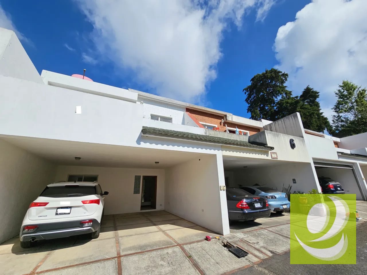 CASA GRANDE EN RENTA EN LOMA VERDE CAES ENTRADA A OLMECA — Casa en Alquiler en Pinares de San Cristobal, Carretera a El Salvador, Guatemala, Ciudad — foto 1 de 11