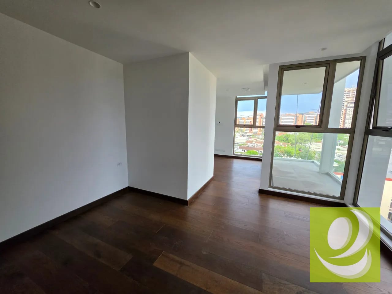 Apartamento en VENTA O RENTA zona 10 con linea blanca — Apartamento en Venta en Atarah, Zona 10, Guatemala, Ciudad — foto 1 de 17