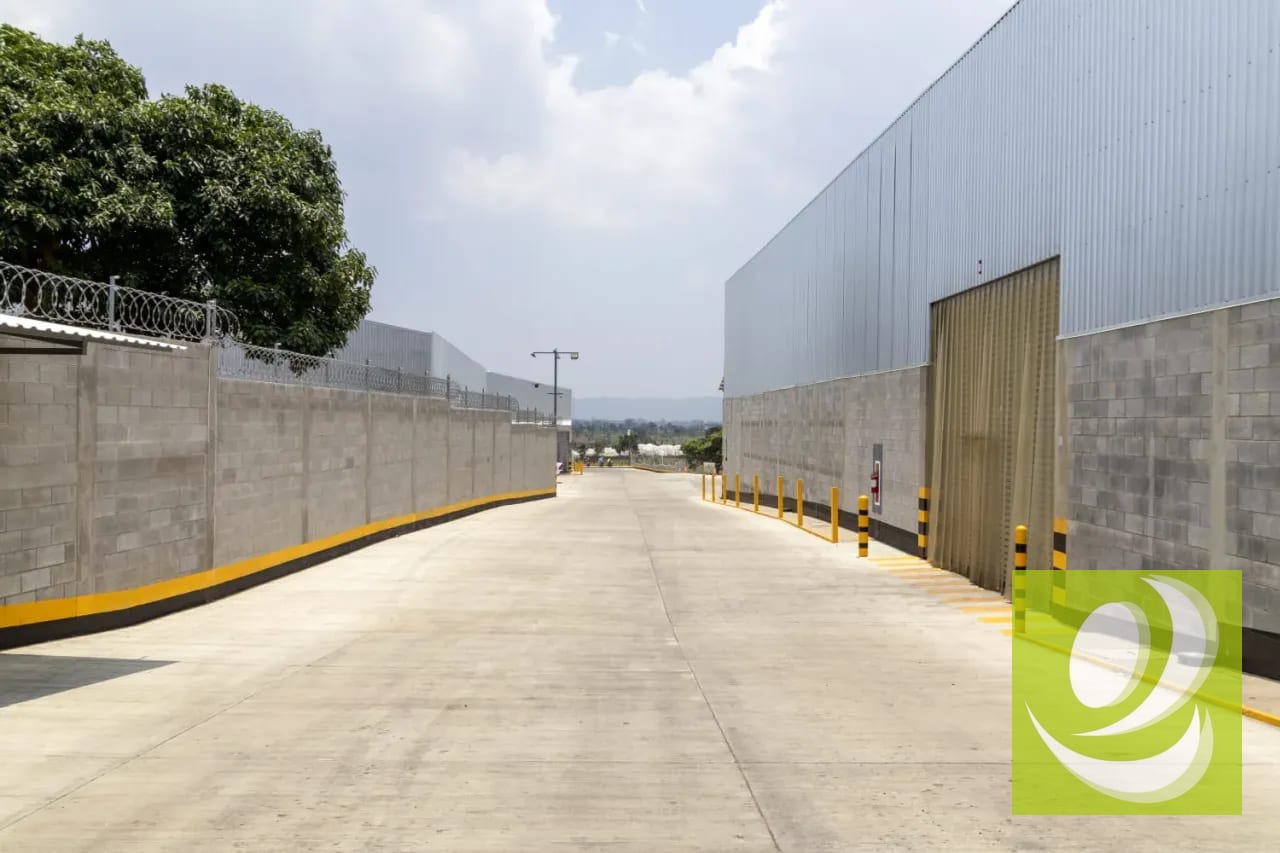 Rento Nave Industrial San Andres Itzapa Chimal — Bodega / Ofibodega en Alquiler en San Andrés Itzapa, Chimaltenango — foto 4 de 5