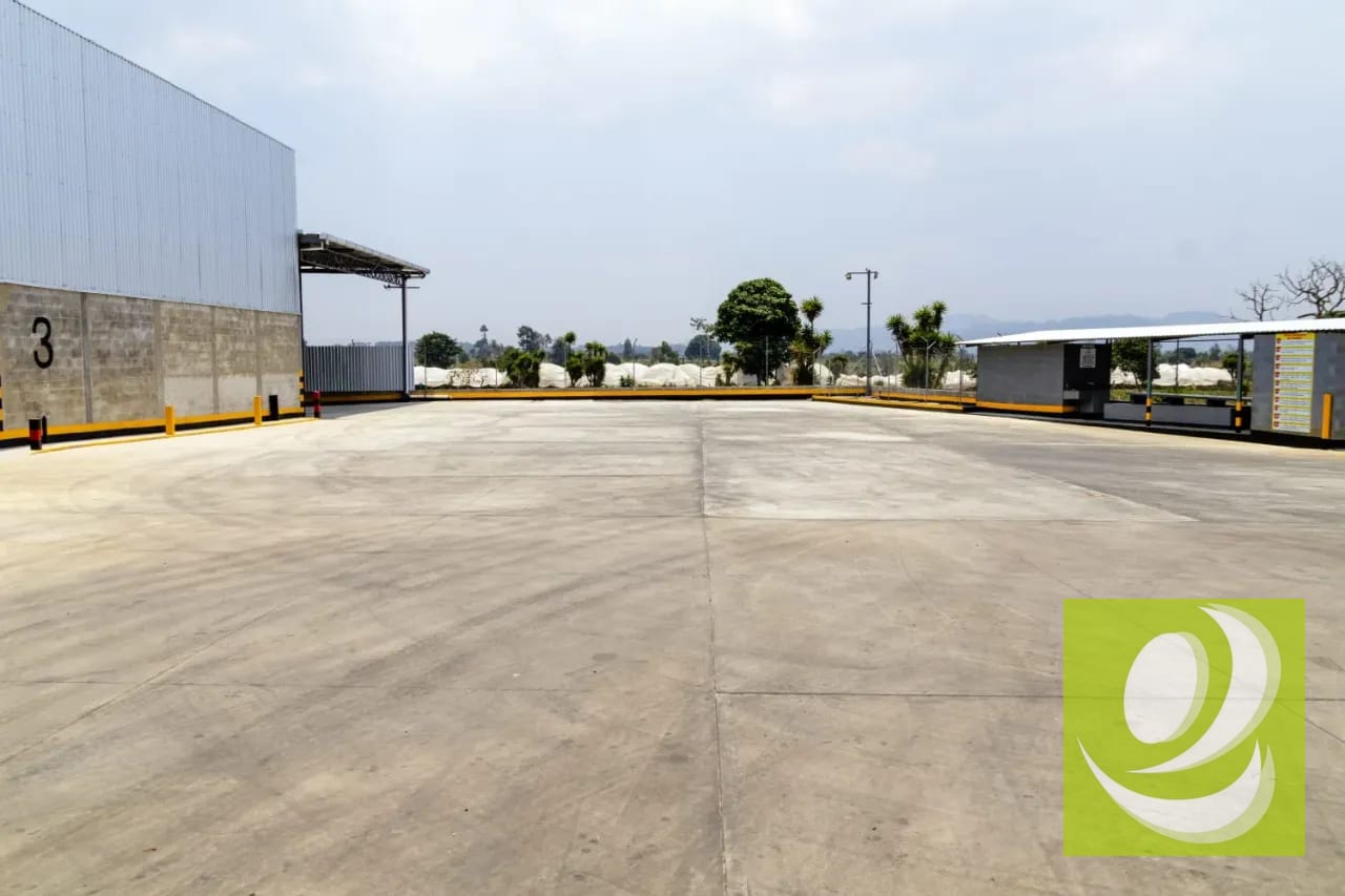 NAVE INDUSTRIAL EN RENTA | CHIMALTENANGO / SAN ANDRES ITZAPA — Bodega / Ofibodega en Alquiler en San Andrés Itzapa, Chimaltenango — foto 7 de 8