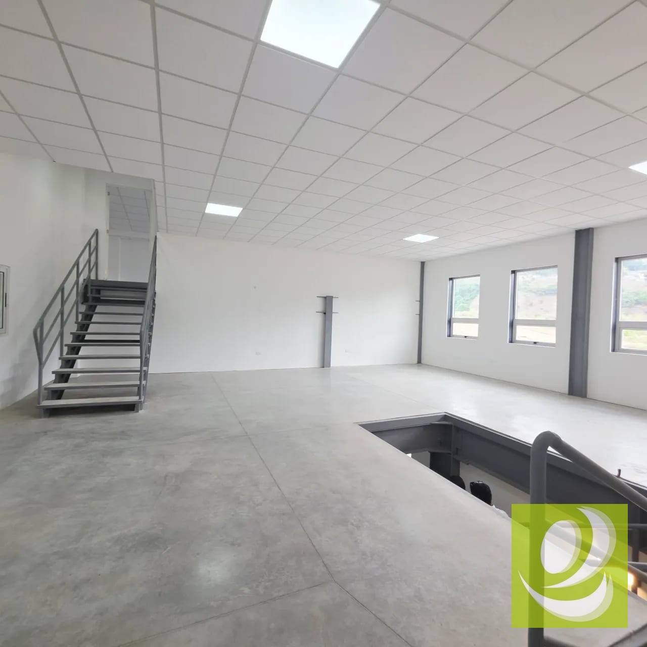 OFIBODEGA EN VENTA DENTRO DE CONDOMINIO INDUSTRIAL EN PETAPA ZONA 12 — Bodega / Ofibodega en Venta en Zona 12, Guatemala, Ciudad — foto 4 de 5