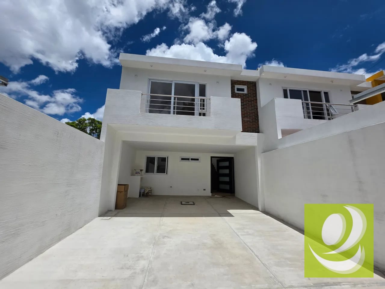 Casa de 2 Niveles en Venta – Sector B1, San Cristóbal I, Mixco, Zona 8 — Casa en Venta en Pinares de San Cristobal, Zona 8 Mixco, Guatemala, Ciudad — foto 1 de 11