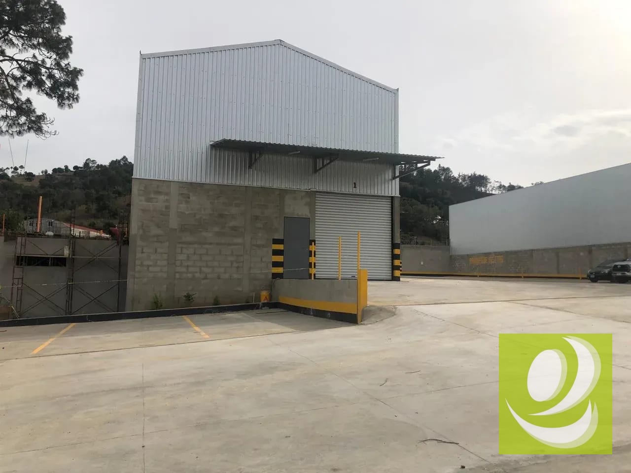 Se Renta Bodega Industrial Carretera a Occidente del País — Bodega / Ofibodega en Alquiler en San Andrés Itzapa, Chimaltenango — foto 2 de 7