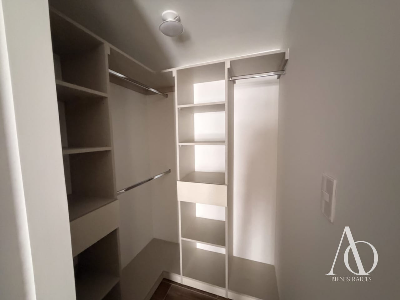 Apartamento en Alquiler Edificio Modra, zona 4 N10 / EN DIRECTO t2 — Apartamento en Alquiler en Modra, Zona 4, Guatemala, Ciudad — foto 3 de 15