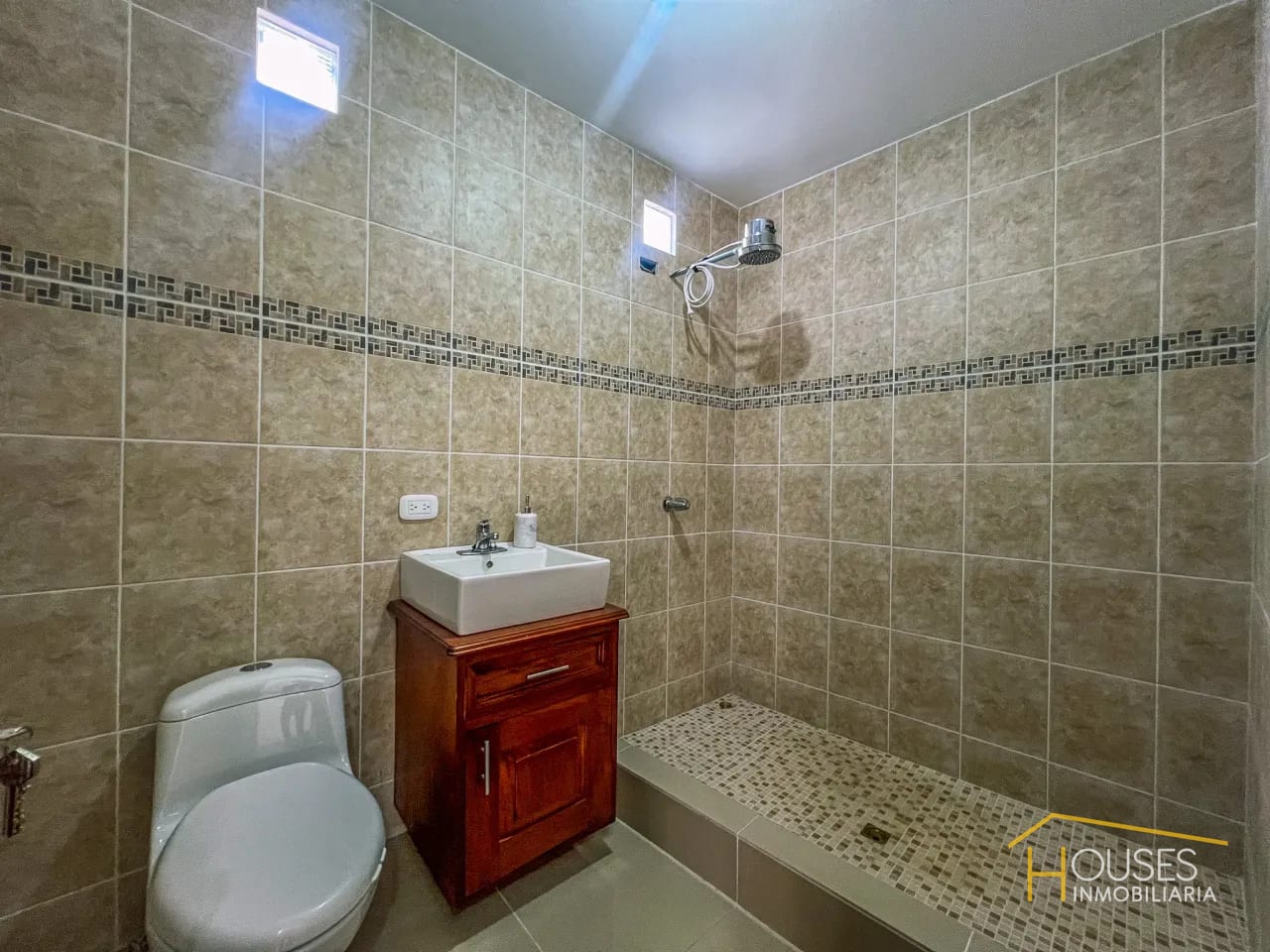 Rento Casa en San Pedro las Huertas, Antigua G. — Casa en Alquiler en San Pedro Las Huertas, Antigua, Sacatepéquez — foto 9 de 14