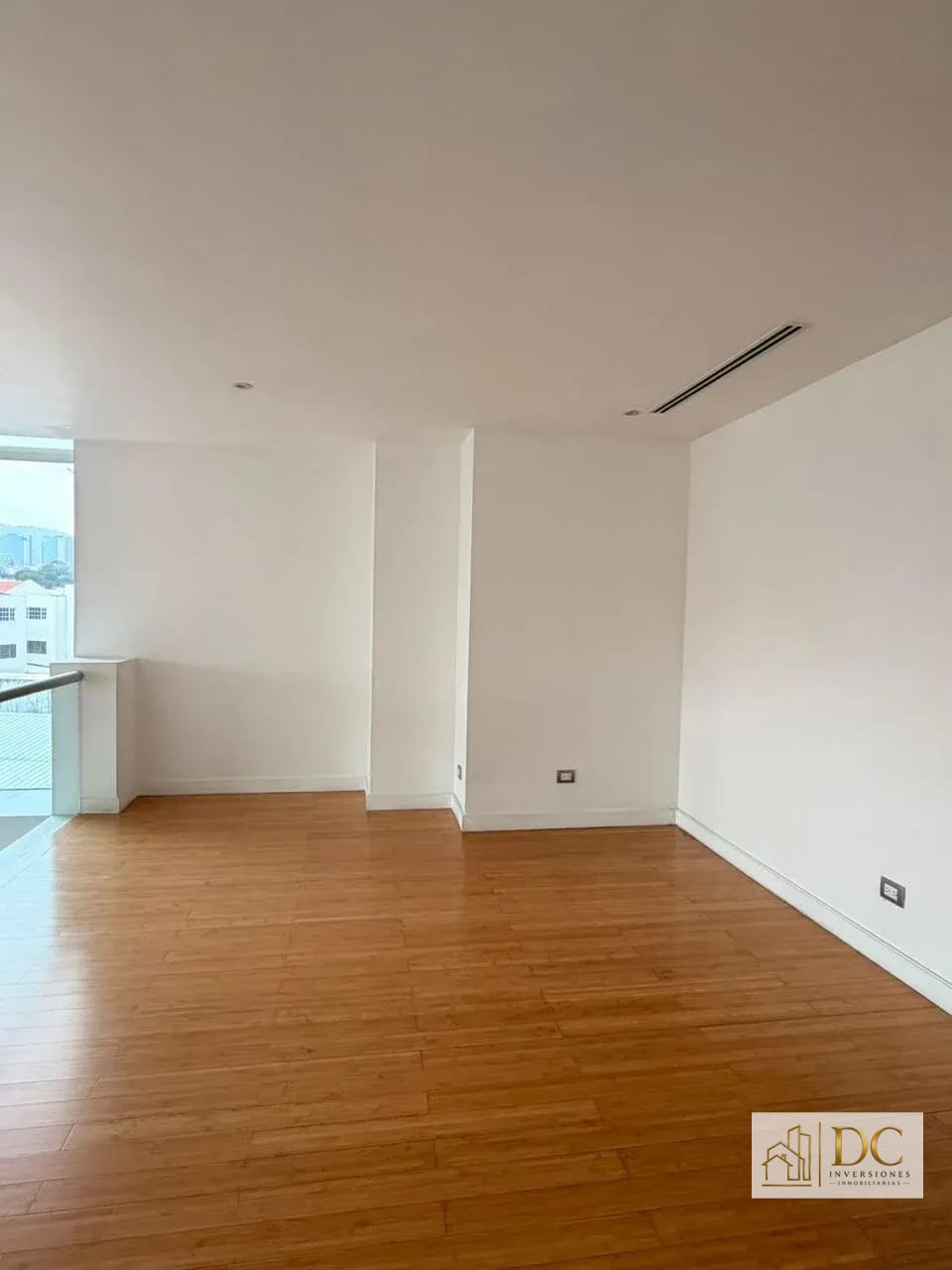 📍 APARTAMENTO EN RENTA – 2 HAB + DOBLE ALTURA | EDIFICIO ATRIUM | ZONA 10 — Apartamento en Alquiler en Atrium, Zona 10, Guatemala, Ciudad — foto 6 de 14