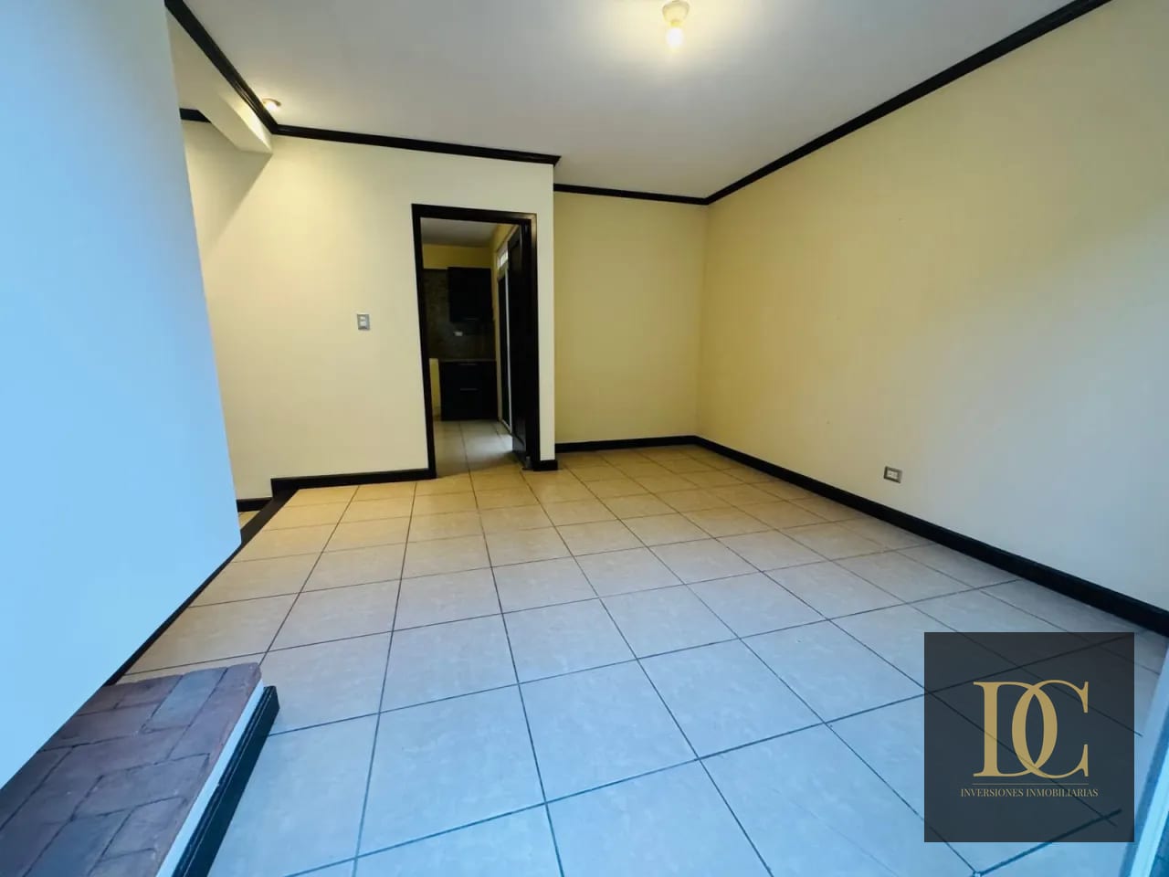 📍 Casa en Venta – 3 Hab + Jardín y Sala Familiar | Ensenada de San Isidro | Zona 16 — Casa en Venta en Ensenada de San Isidro, Zona 16, Guatemala, Ciudad — foto 6 de 10