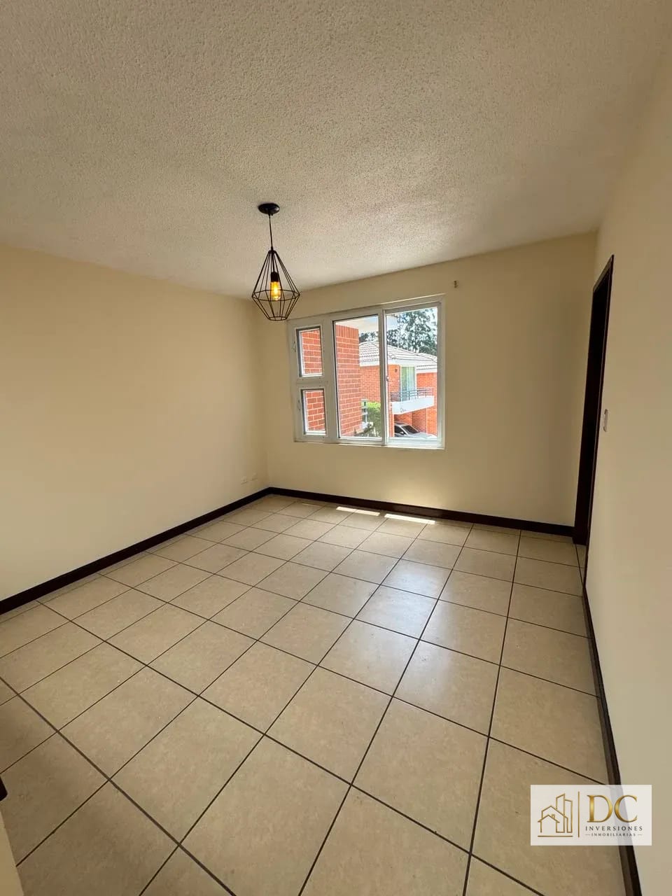📍 CASA EN RENTA – 3 HAB + JARDÍN Y SALA FAMILIAR | ENSENADA DE SAN ISIDRO | ZONA 16 — Casa en Alquiler en Ensenada de San Isidro, Zona 16, Guatemala, Ciudad — foto 2 de 17