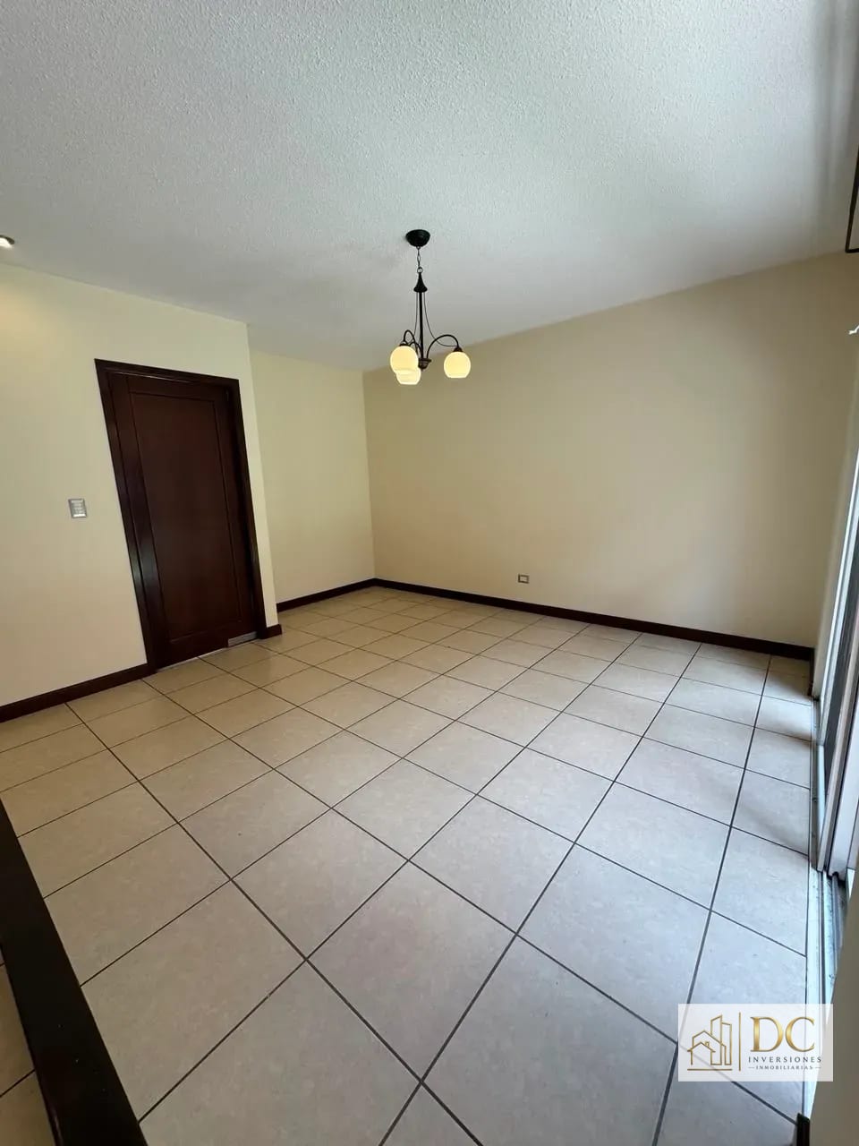 📍 CASA EN RENTA – 3 HAB + JARDÍN Y SALA FAMILIAR | ENSENADA DE SAN ISIDRO | ZONA 16 — Casa en Alquiler en Ensenada de San Isidro, Zona 16, Guatemala, Ciudad — foto 4 de 17