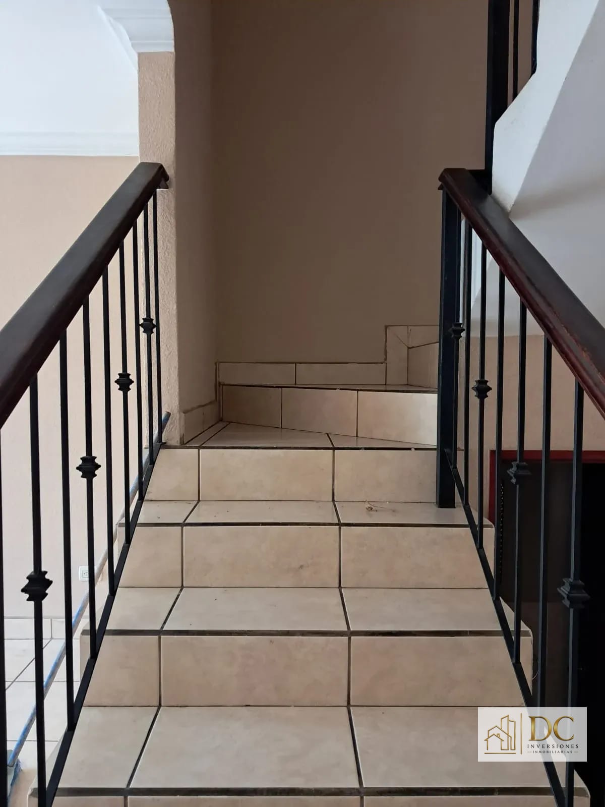 📍 Casa en Venta – 4 Hab +jardín | Prados de San Cristóbal | Z.8 Mixco — Casa en Venta en Prados de San Cristóbal, Zona 8 Mixco, Guatemala, Ciudad — foto 10 de 14