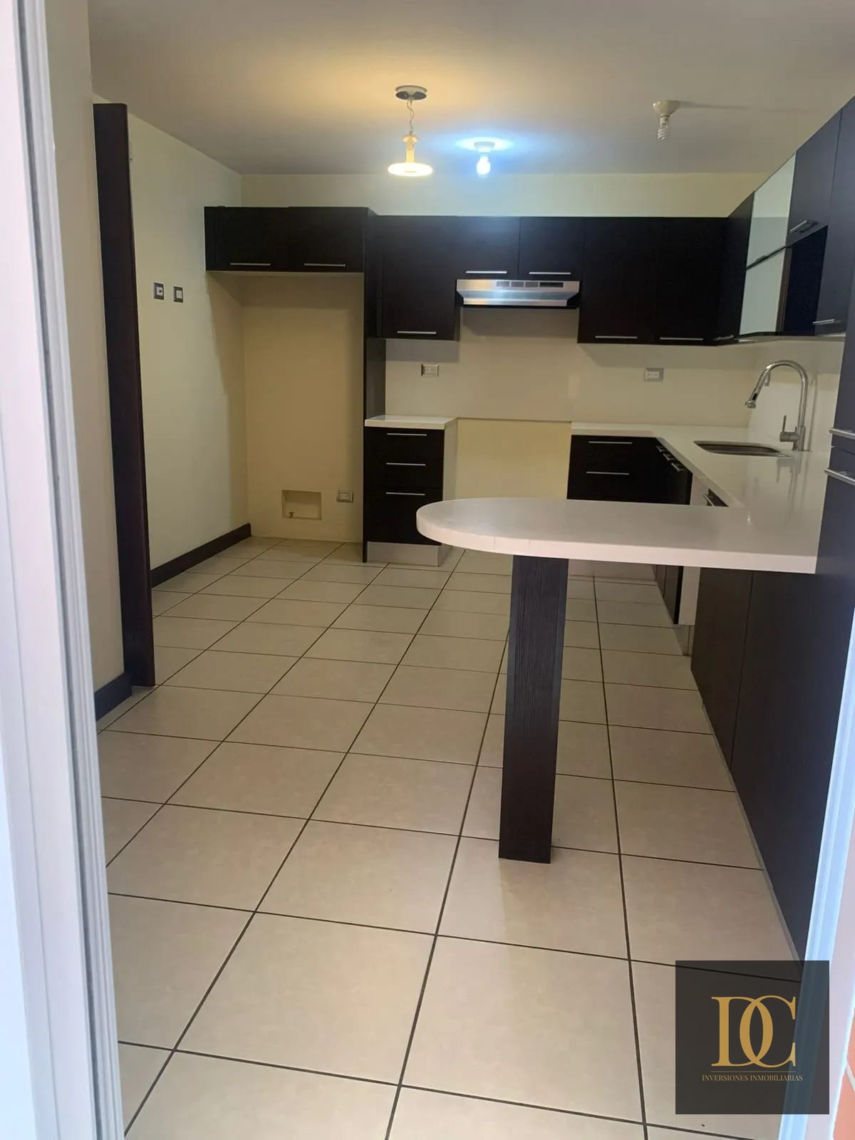 📍 Casa en Venta – 3 Hab + Jardín | Ensenada de San Isidro | Zona 16 — Casa en Venta en Alamedas de San Isidro, Zona 16, Guatemala, Ciudad — foto 3 de 13